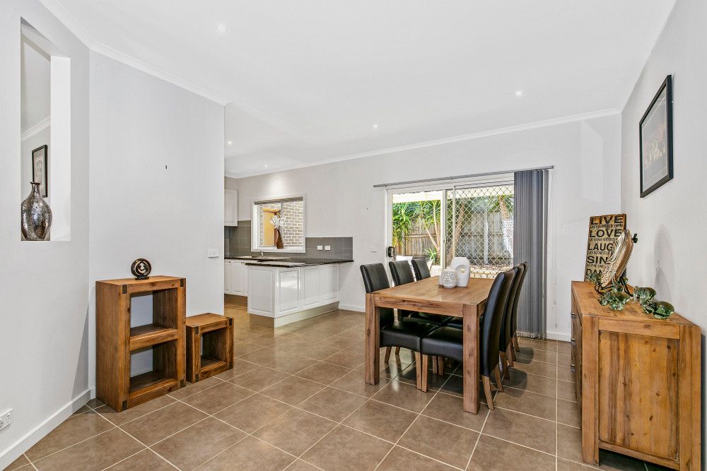 2/11 Flower Street, Ferntree Gully, VIC 3156
