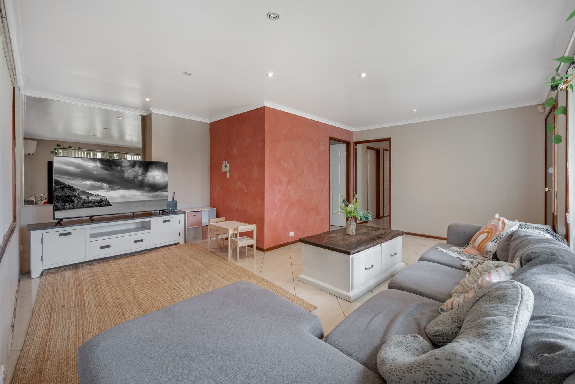 20 Randall Avenue, Minto, NSW 2566
