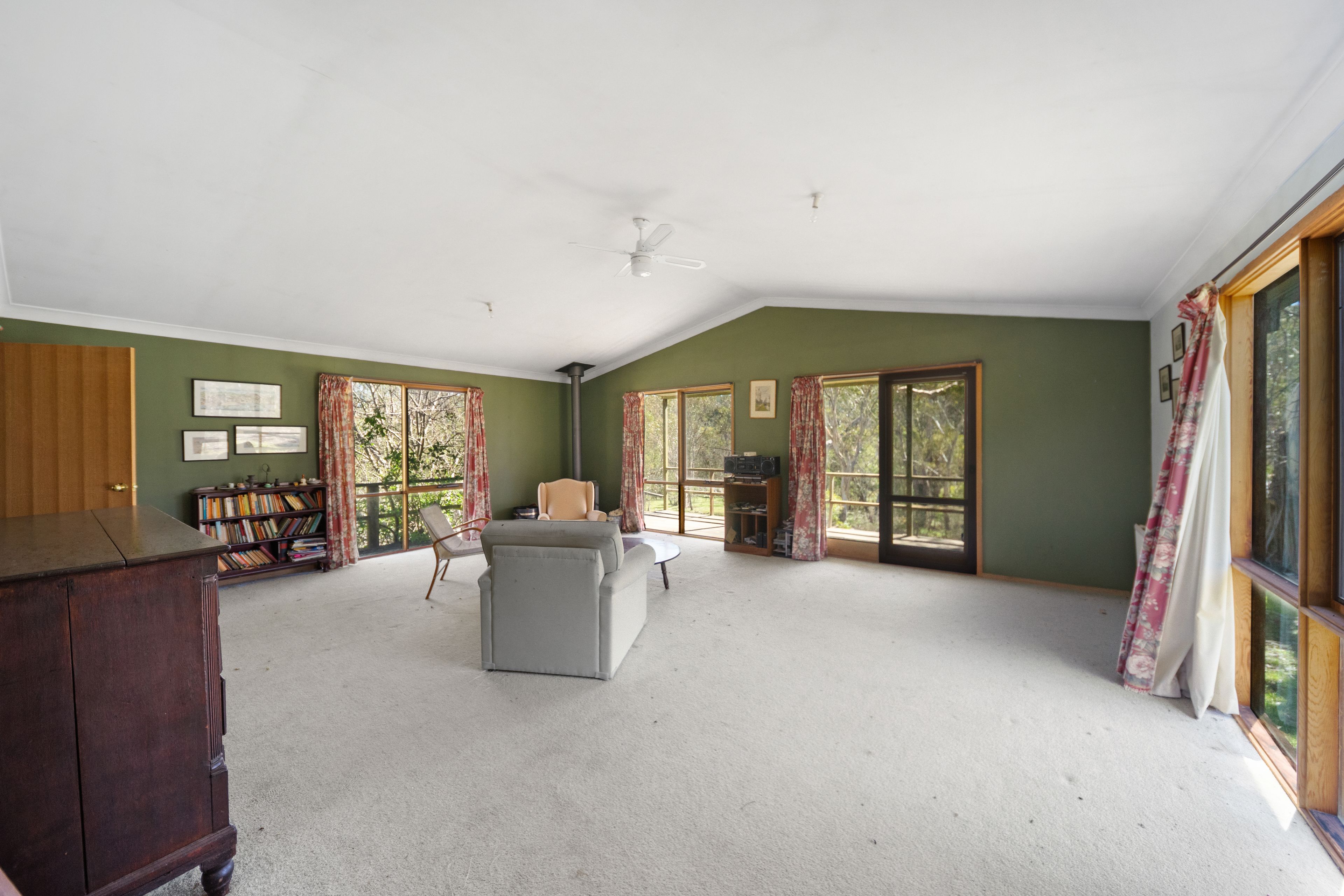 803 Creewah Road — photo 3 of 12