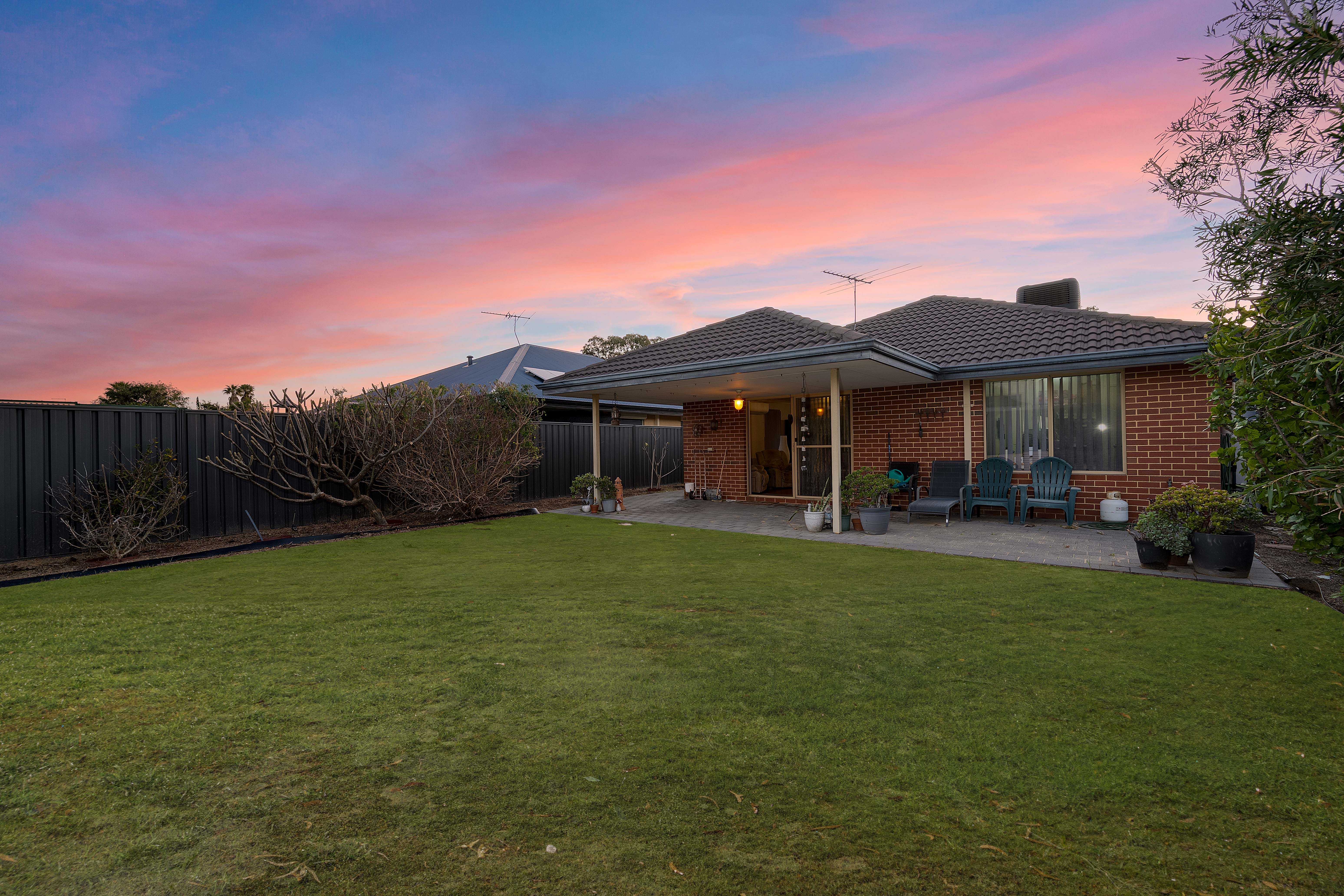 6 Holwell Gardens — photo 17 of 20