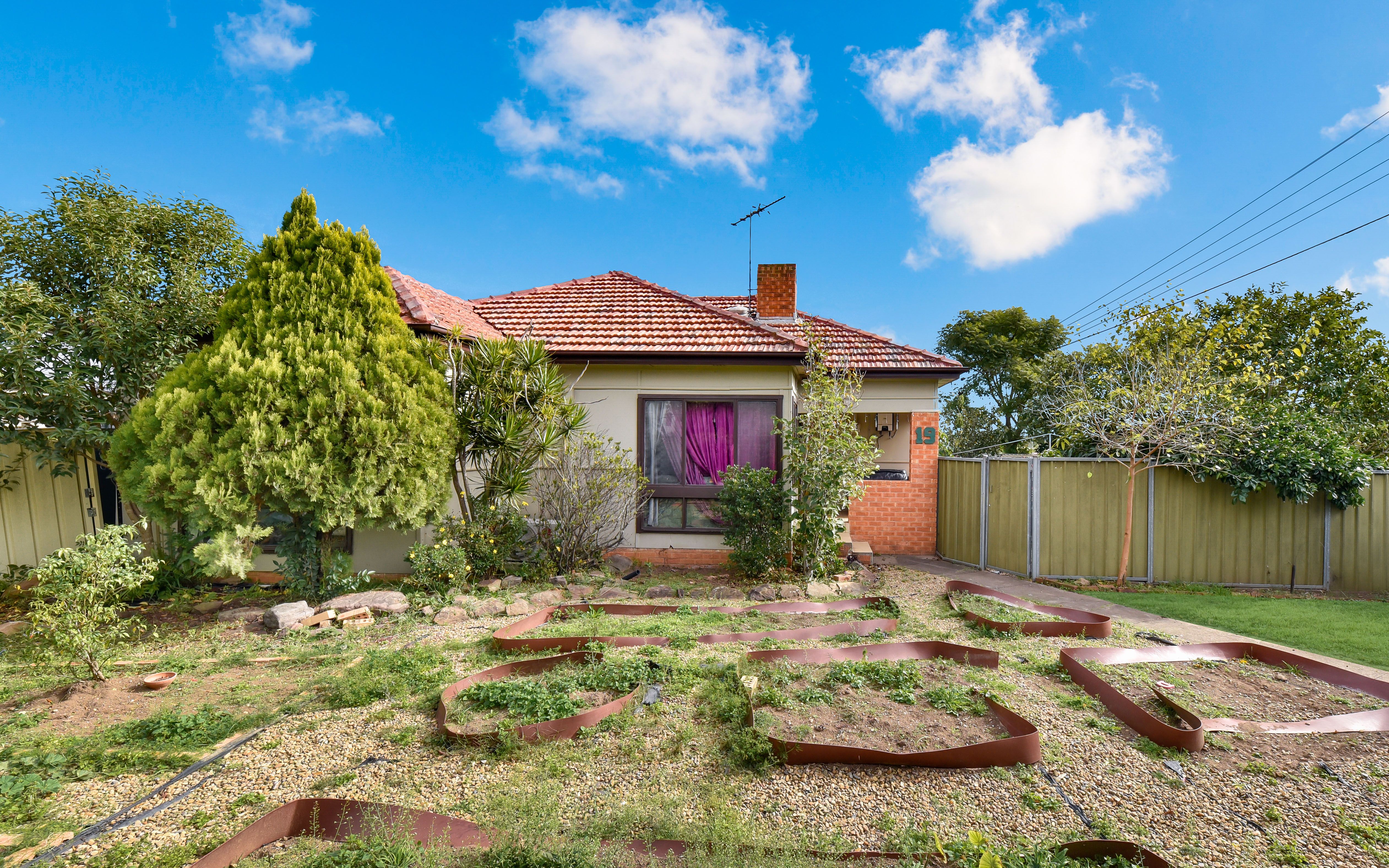 19 Kent Street, Minto, NSW 2566
