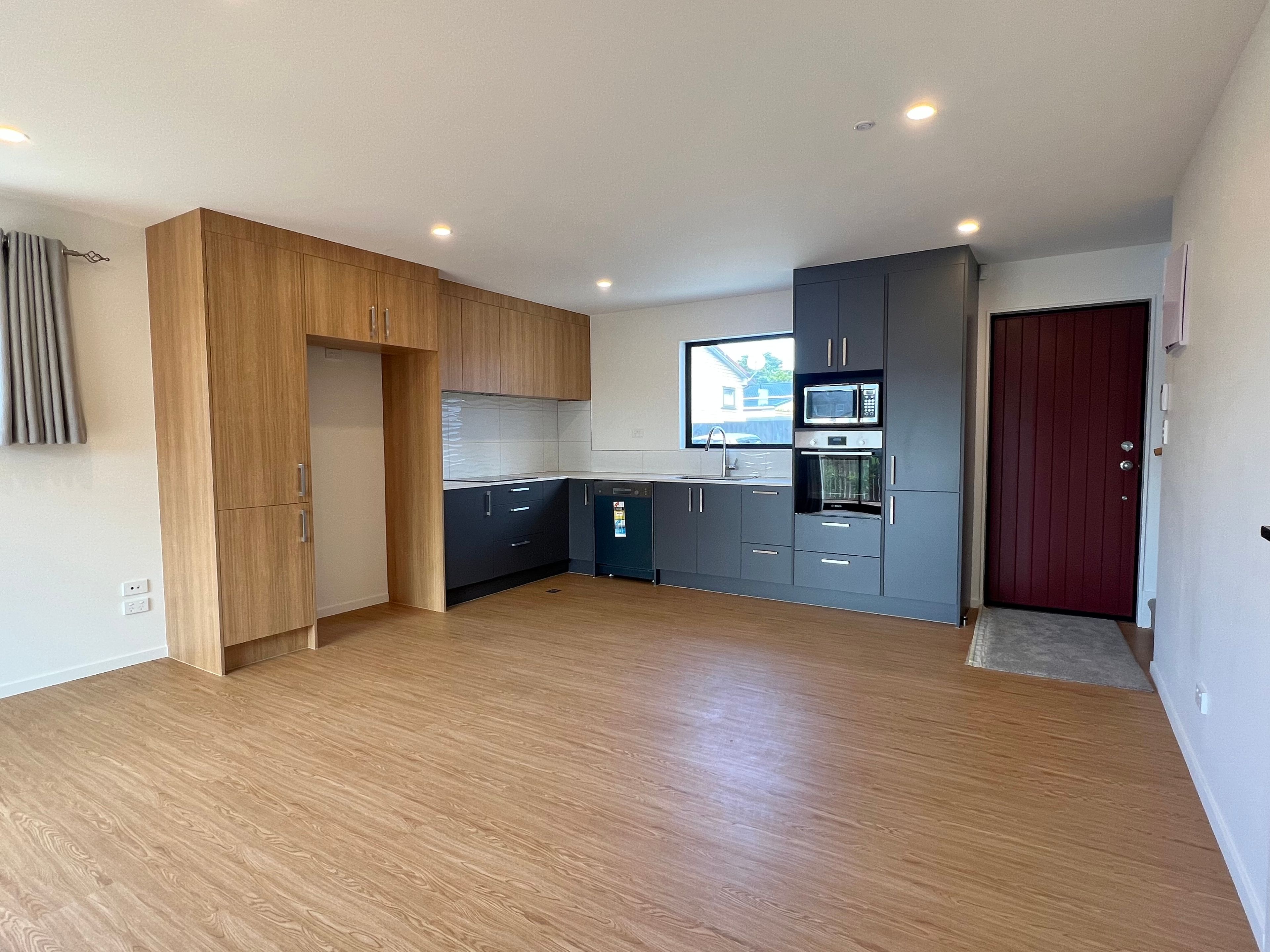 2/17 Rewarewa Road, Te Atatu Peninsula, Waitakere City