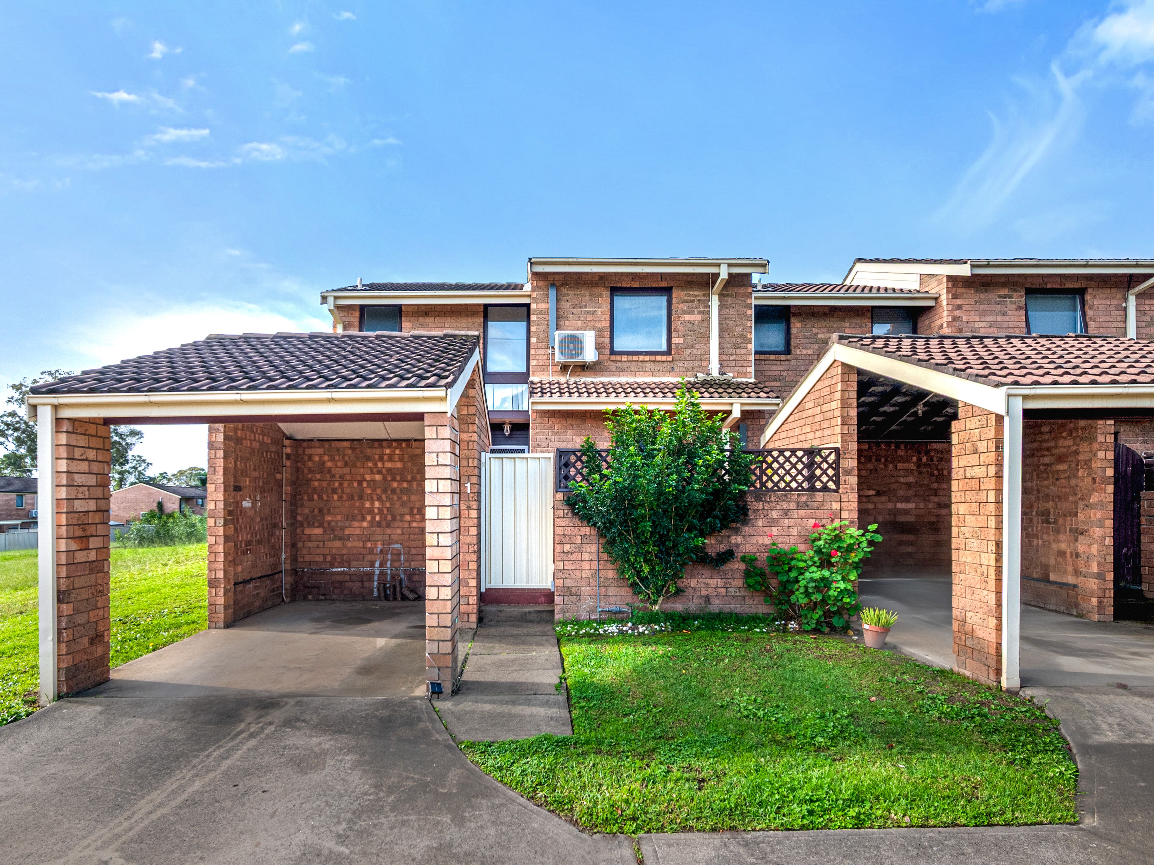 1/56 Woodhouse Drive, Ambarvale NSW 2560