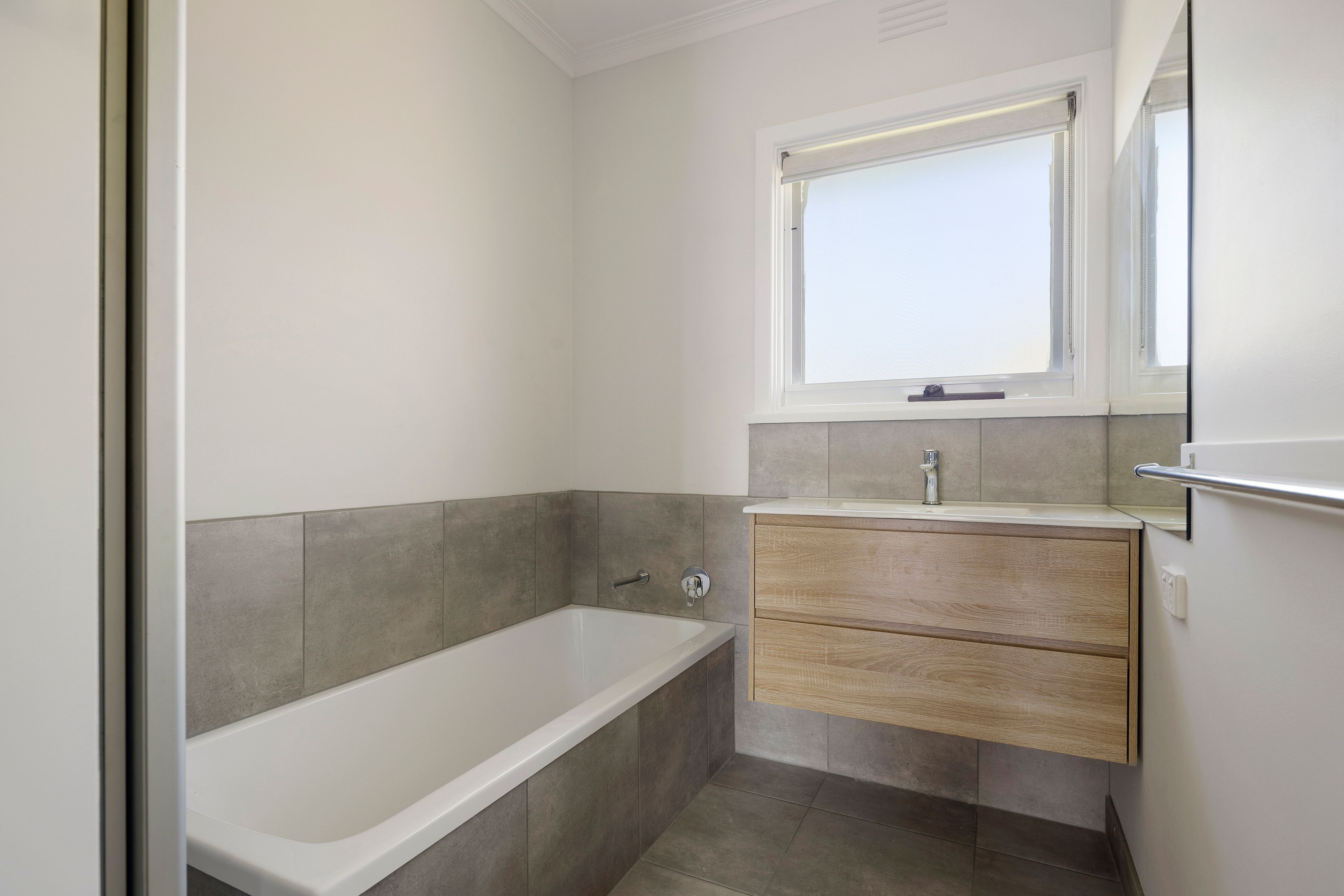 2 Bowes Street — photo 9 of 11