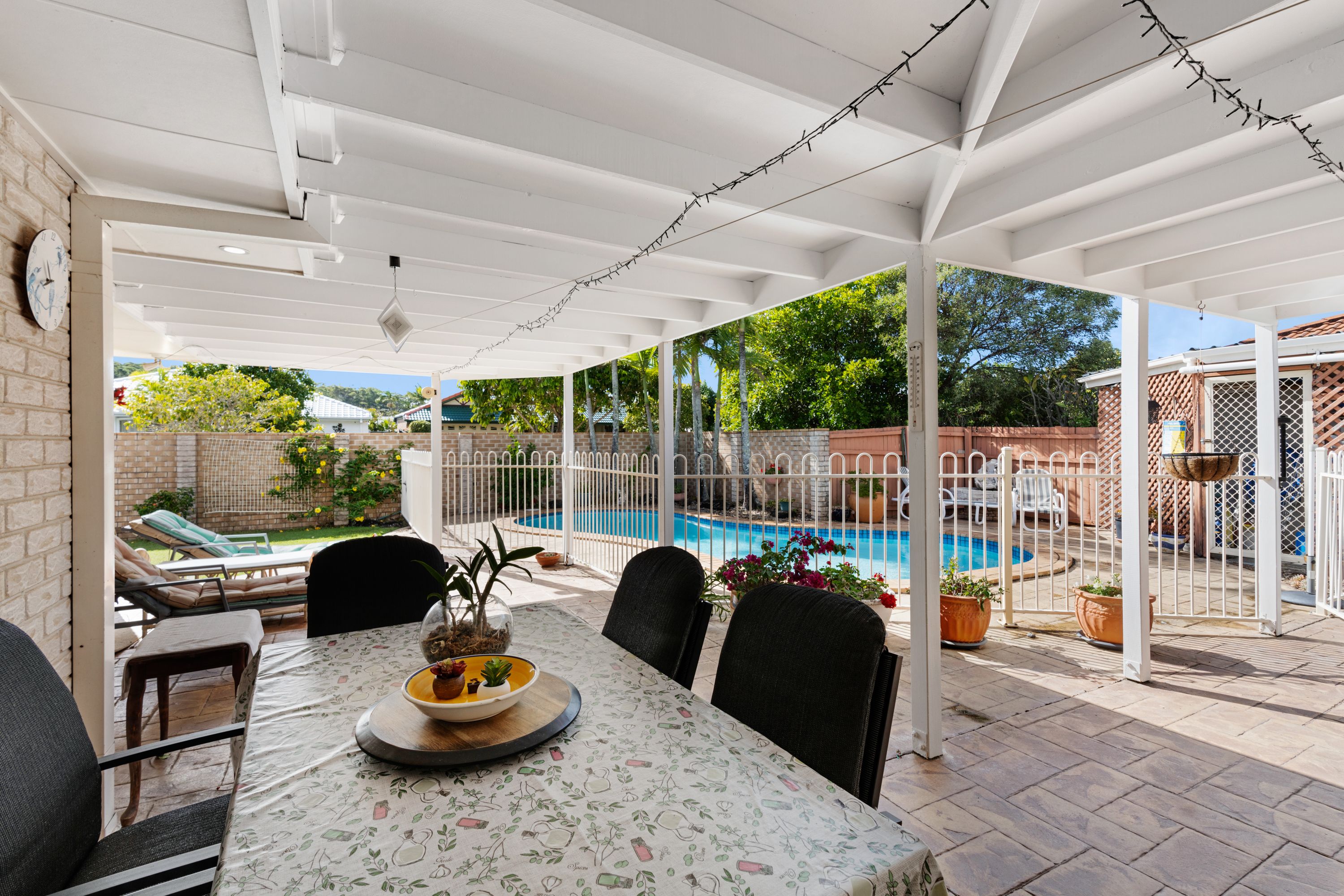 19 Goldfinch Avenue, Burleigh Waters, QLD 4220