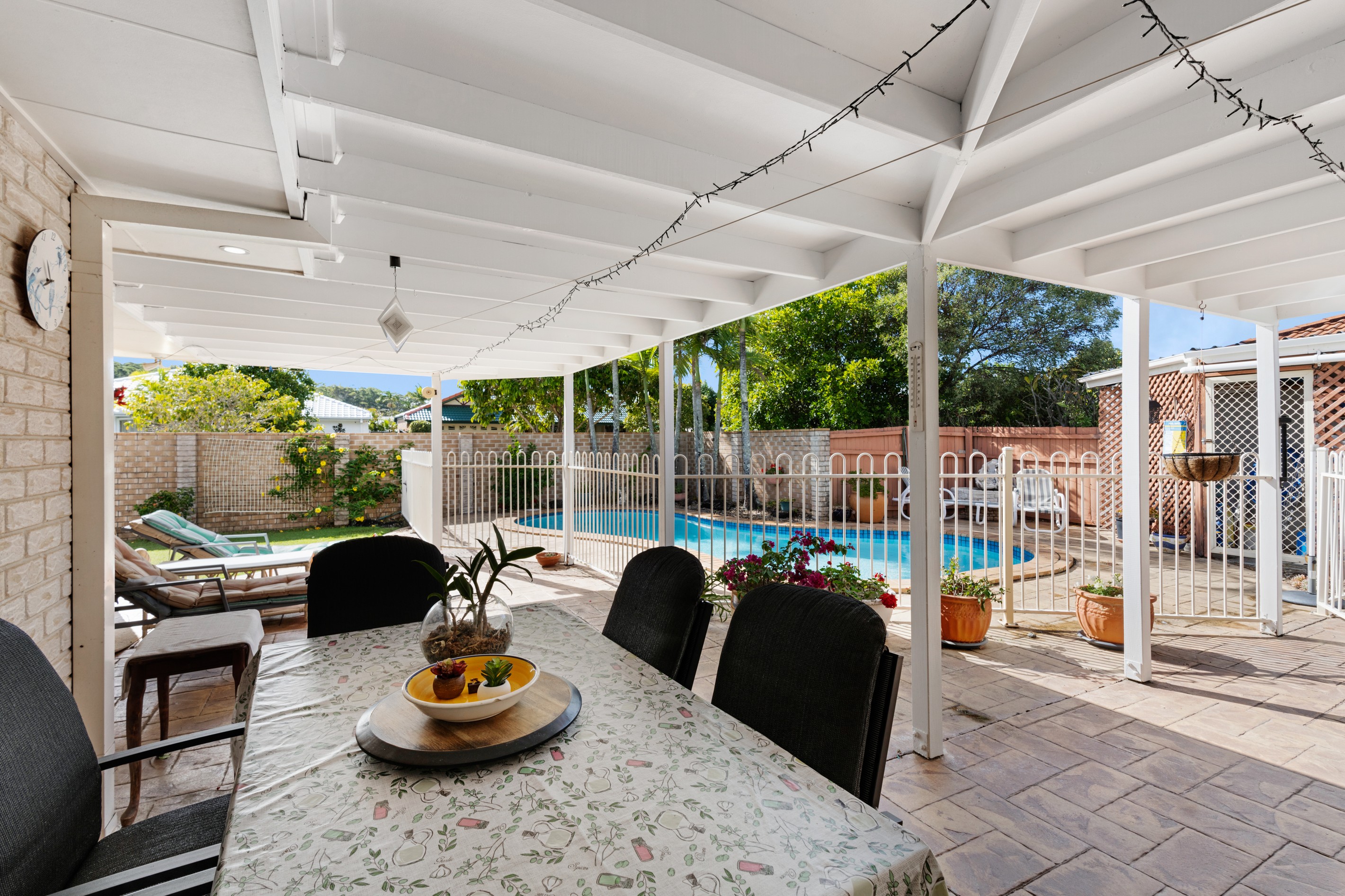 19 Goldfinch Avenue, Burleigh Waters, QLD 4220