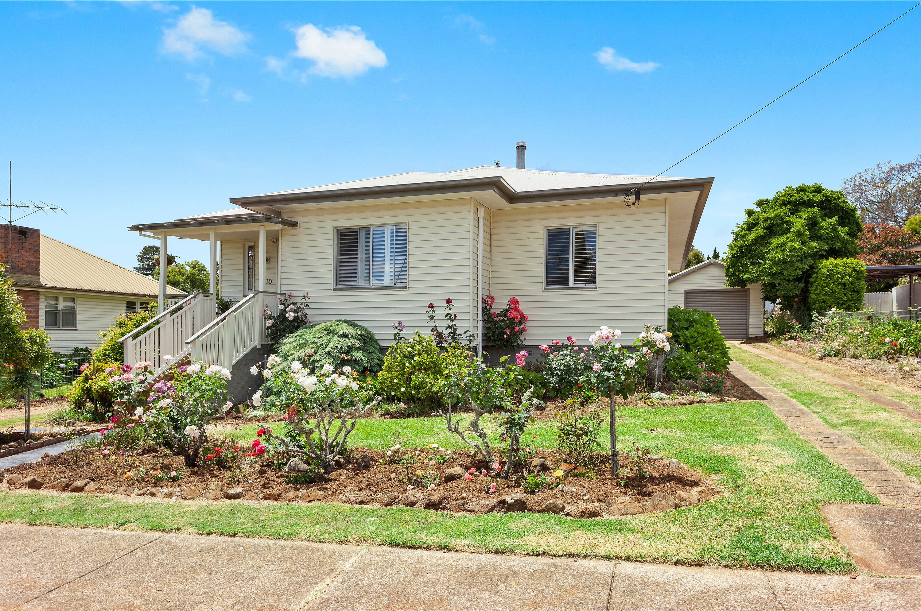 10 Llewellyn Street, Centenary Heights, QLD 4350