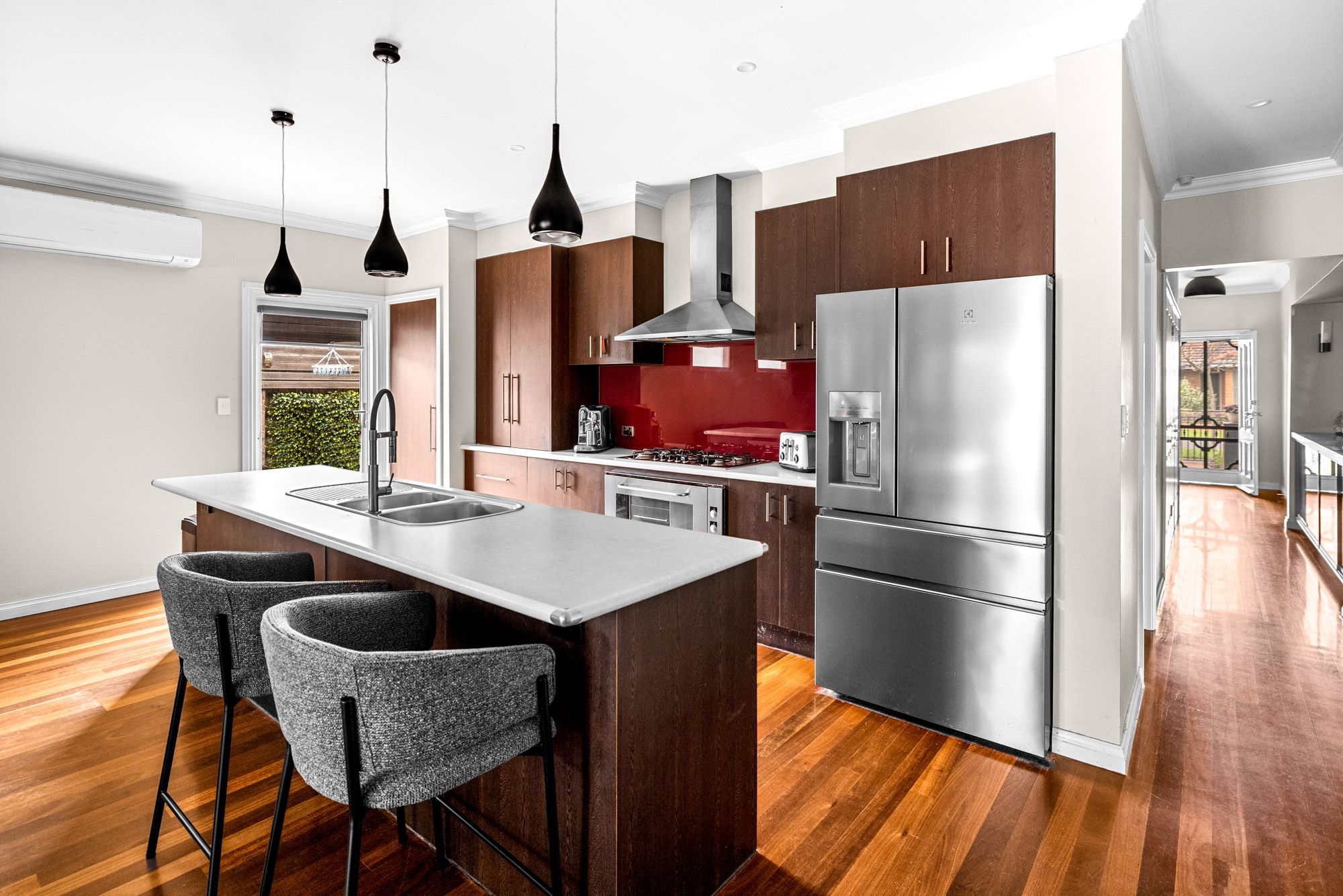 32 Carter Avenue — photo 4 of 24
