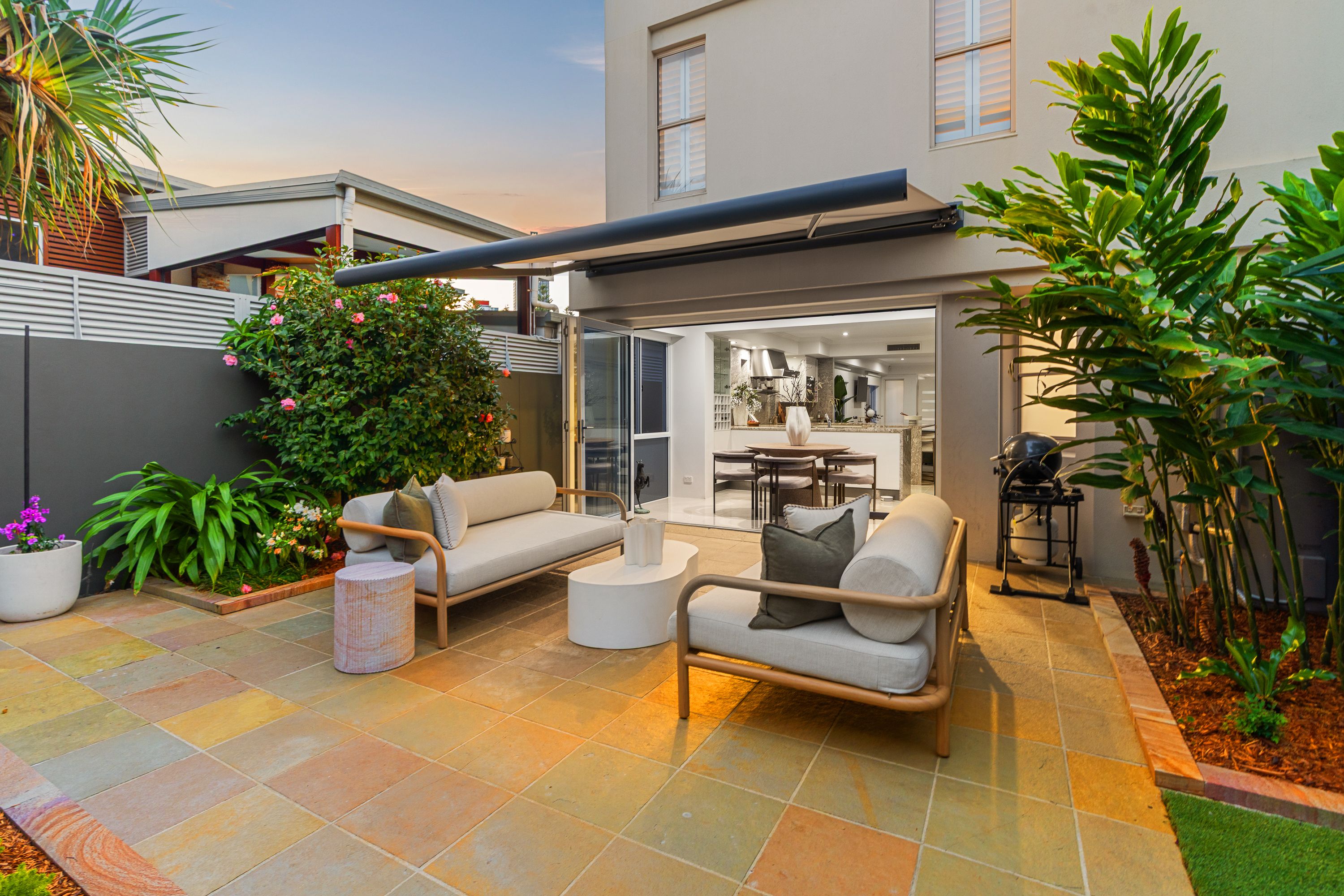 60 Woodroffe Avenue , Main Beach QLD 4217