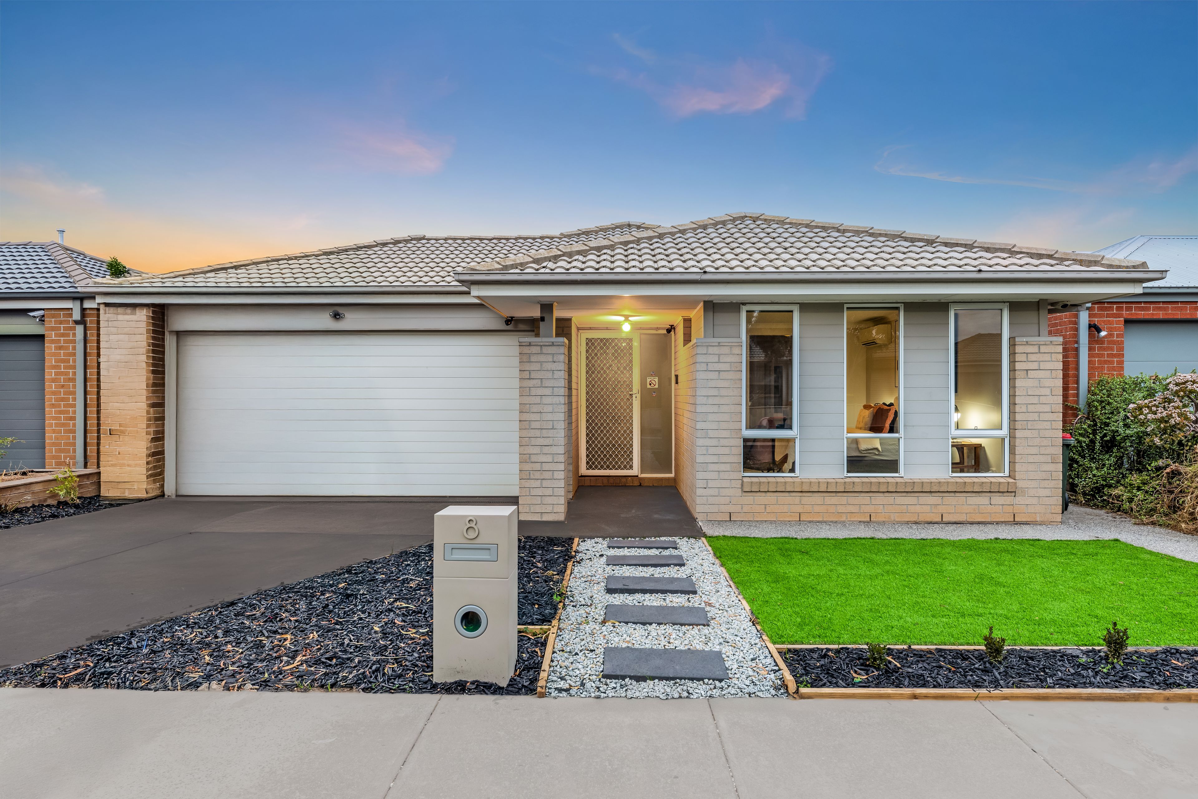 8 Vilnius Way, Truganina, VIC 3029