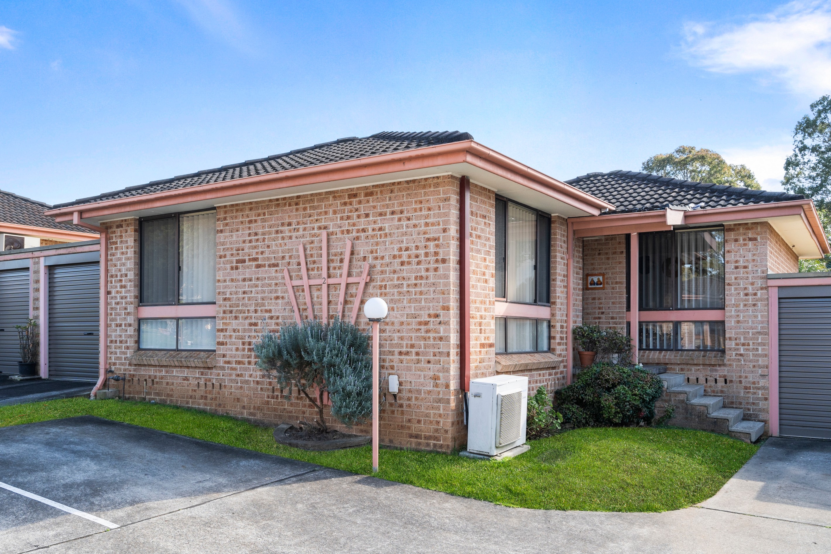 2/65 Fuchsia Crescent, Macquarie Fields, NSW 2564