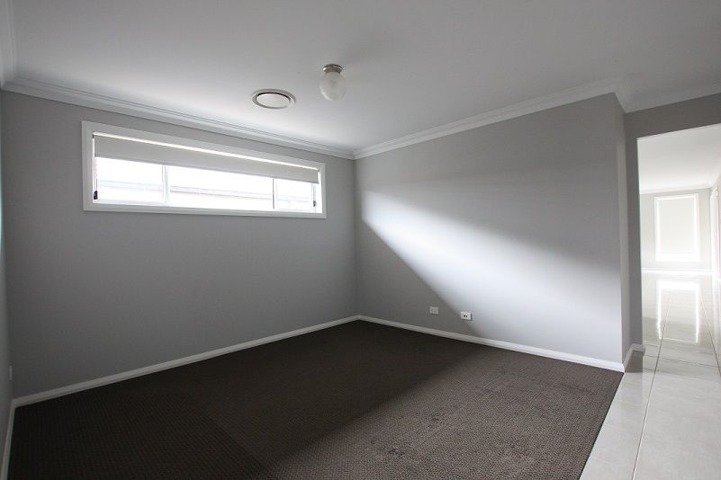 5 Parkinson, Spring Farm, NSW 2570