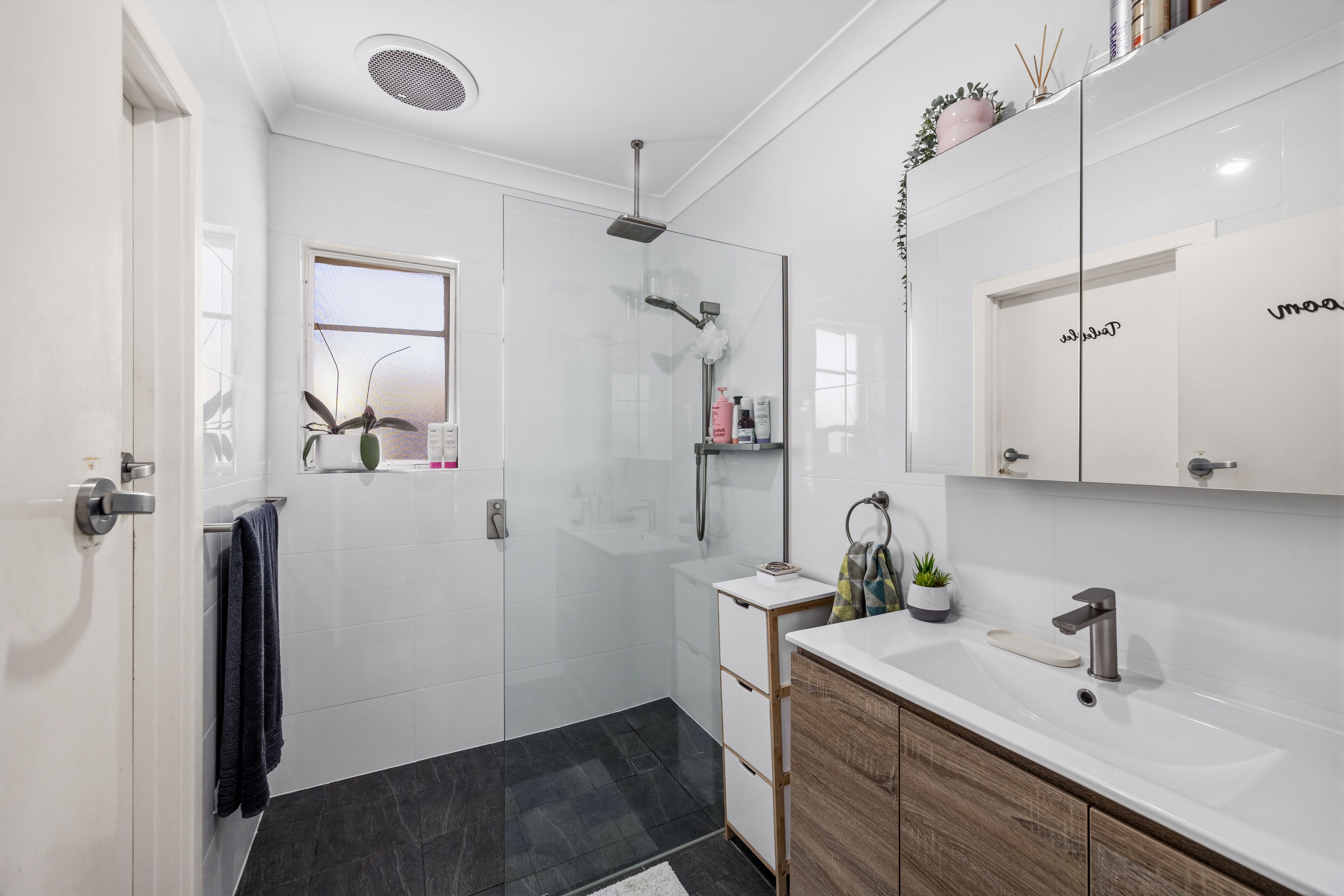 12 Sherwood Avenue — photo 11 of 16