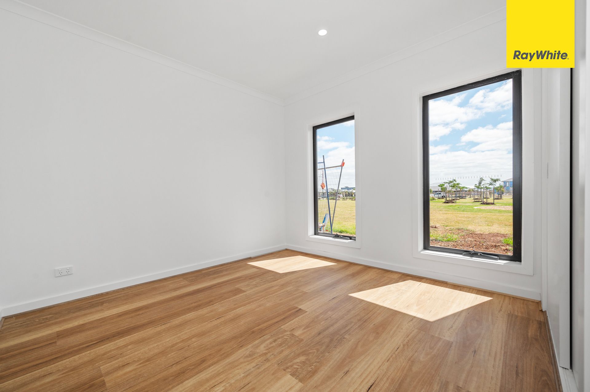 18 Arrowgrass Walk, THORNHILL PARK, VIC 3335