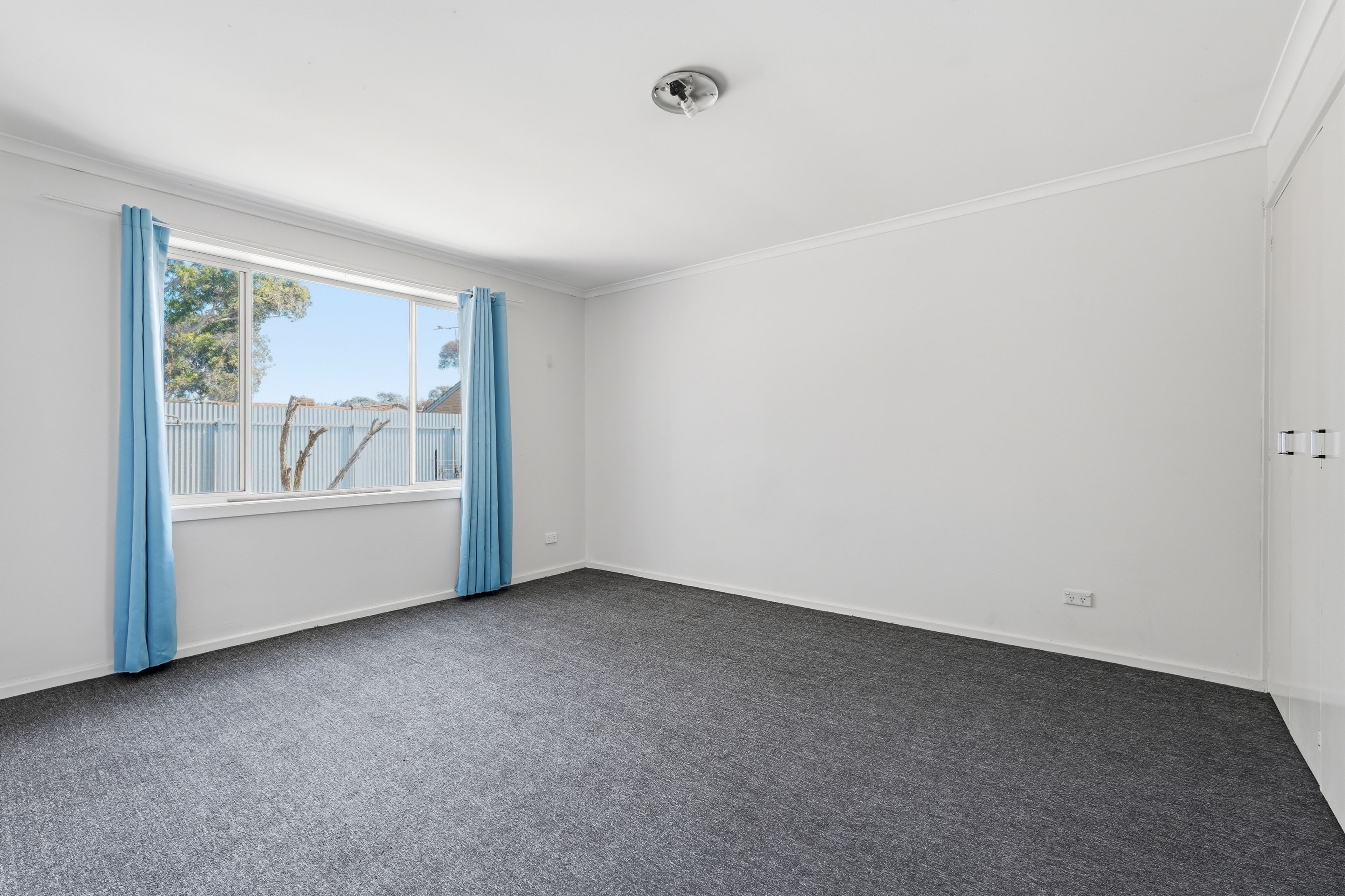 10 Koongarra Crescent — photo 5 of 11