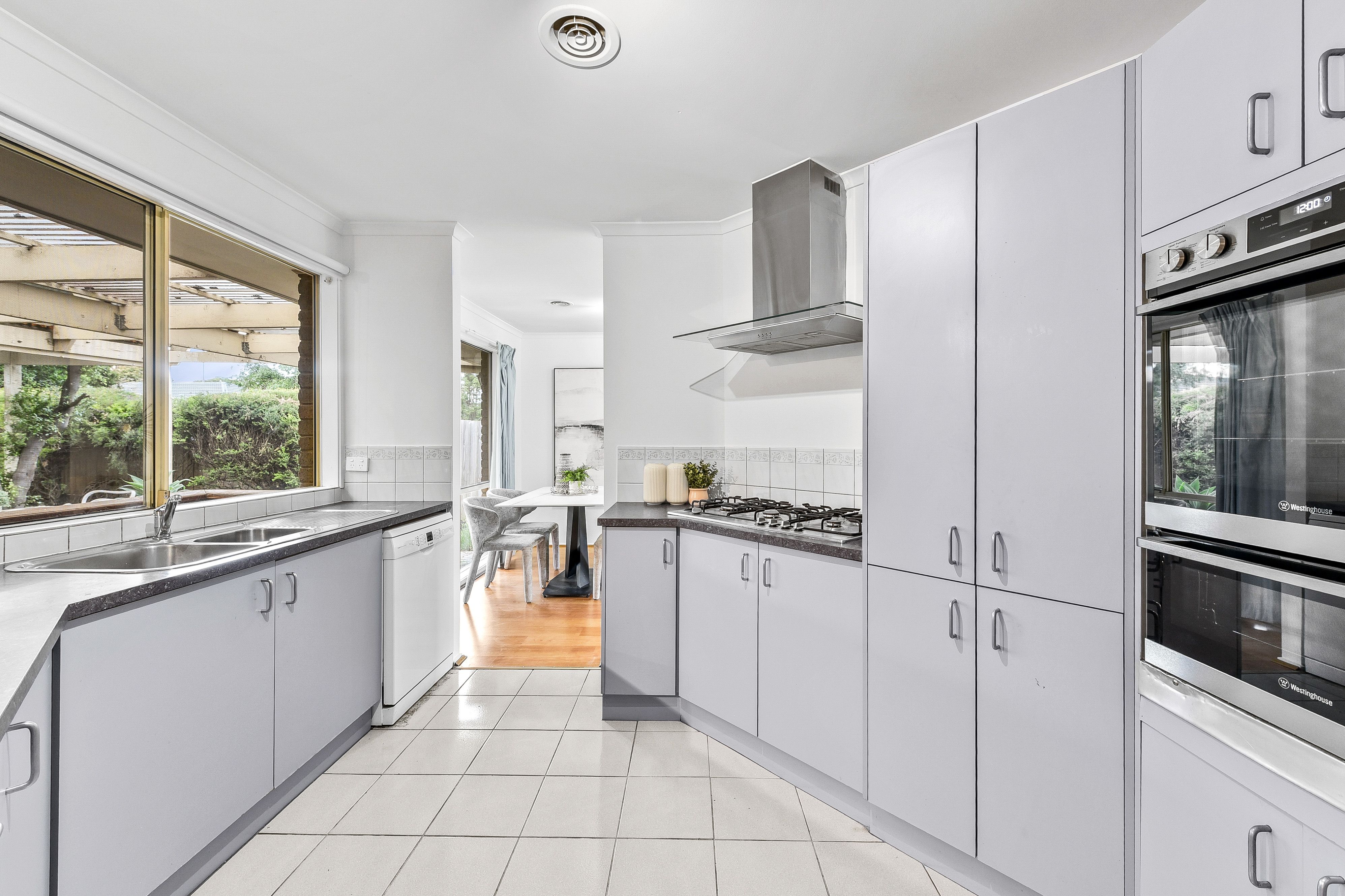 11 Angela Court, South Morang, VIC 3752