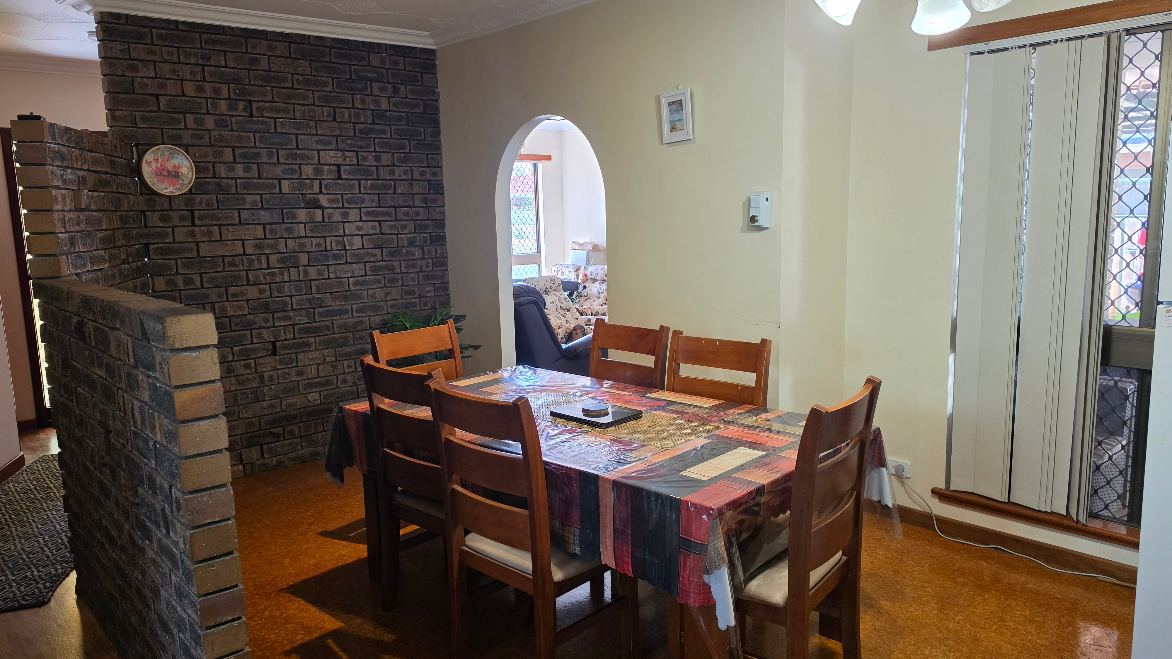 4 Willesee Street — photo 3 of 7