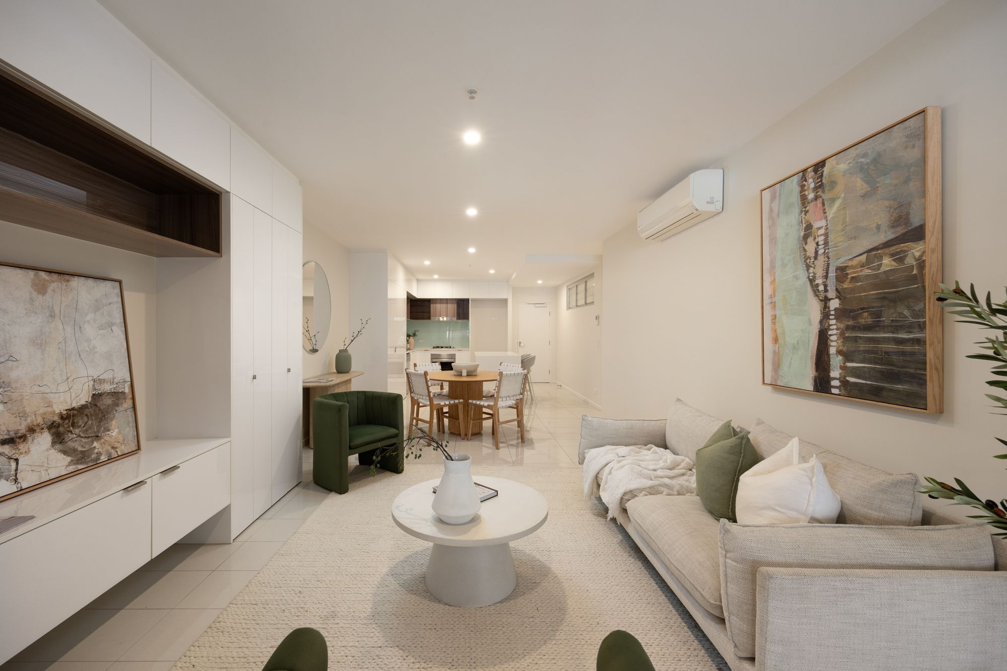 1201/17 Longland Street — photo 3 of 16
