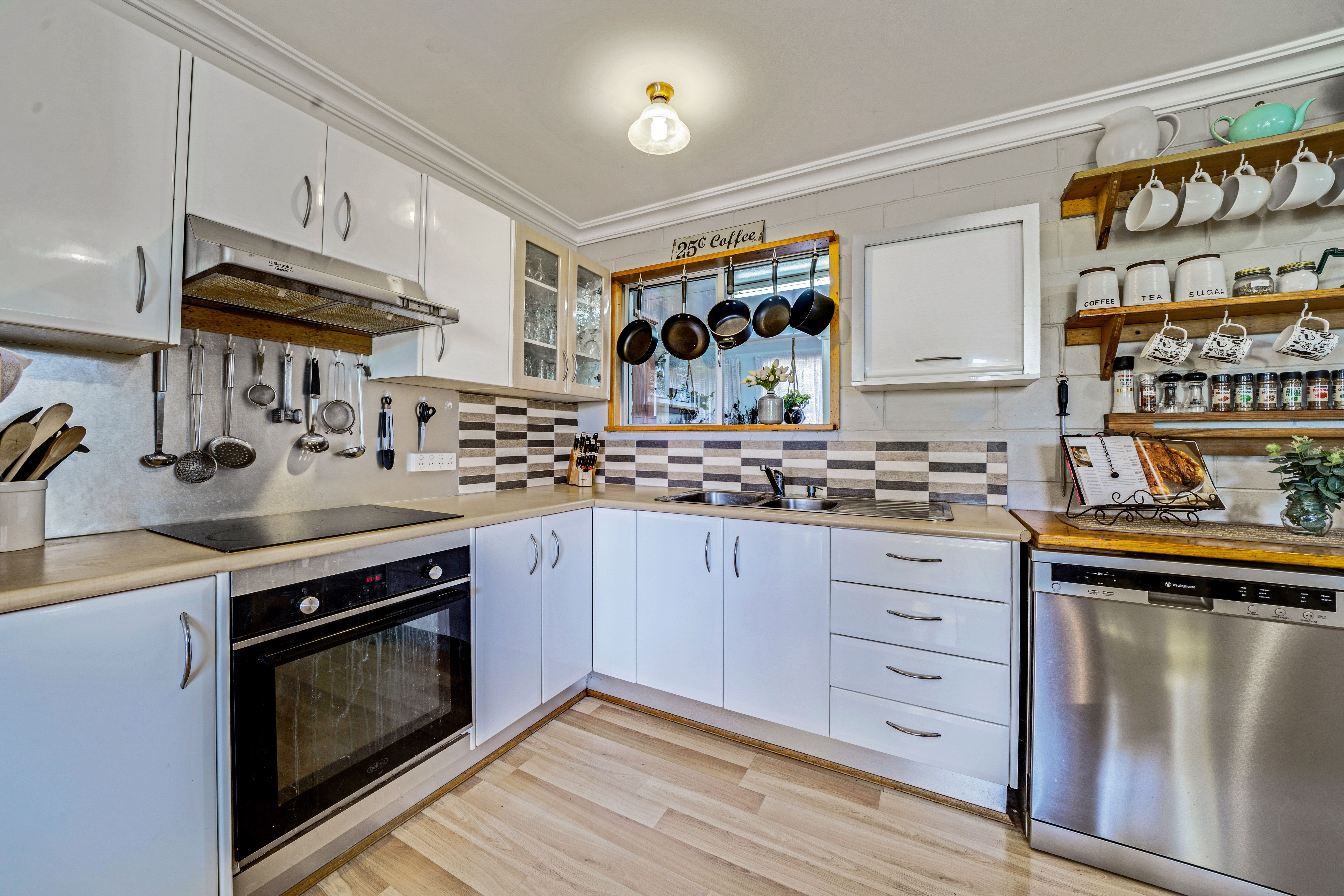 8 Thora Street, Crestmead, QLD 4132