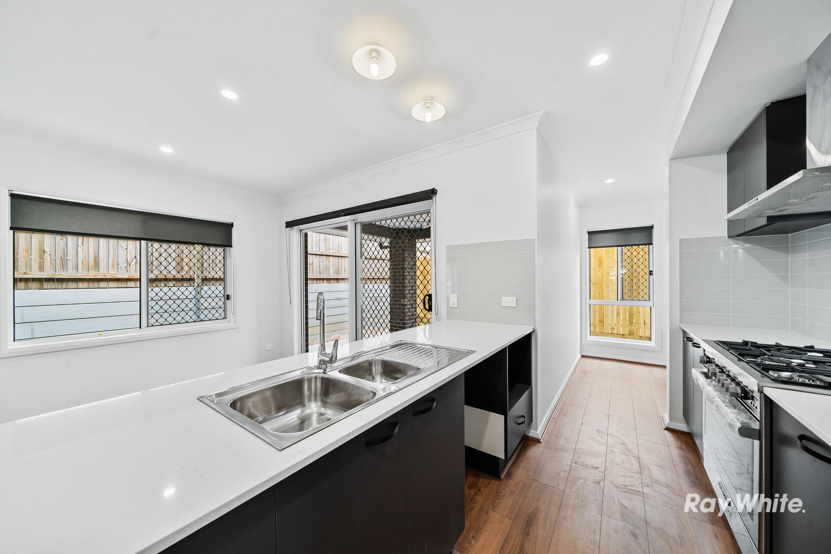 46 Bethanga Way, SPRING MOUNTAIN, QLD 4300