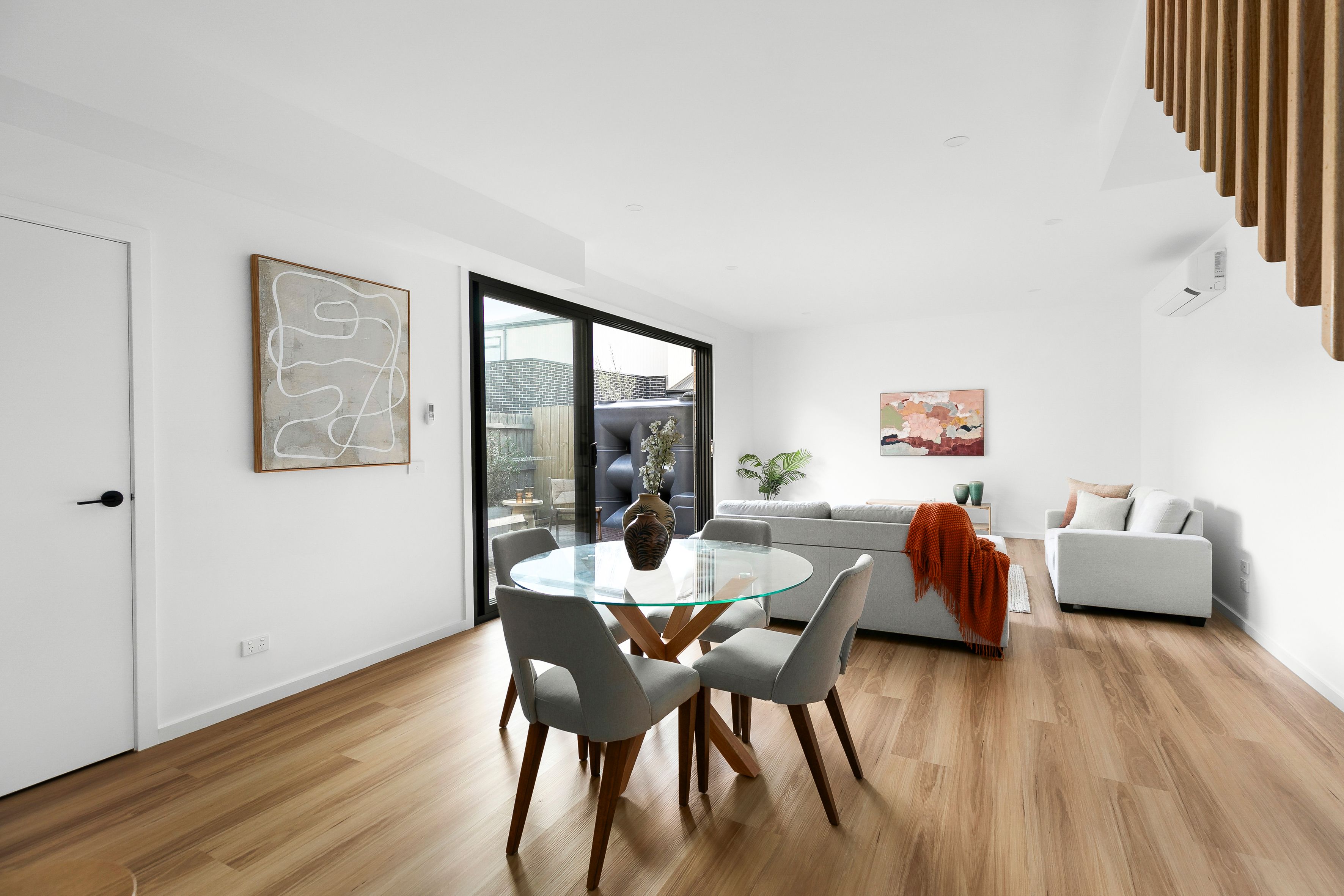 2/8 Curie Avenue — photo 5 of 15