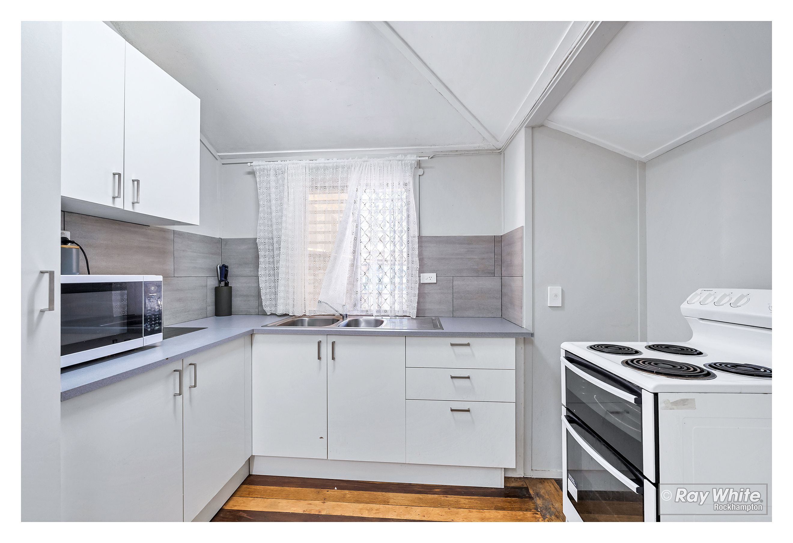 76 Simpson Street — photo 3 of 20