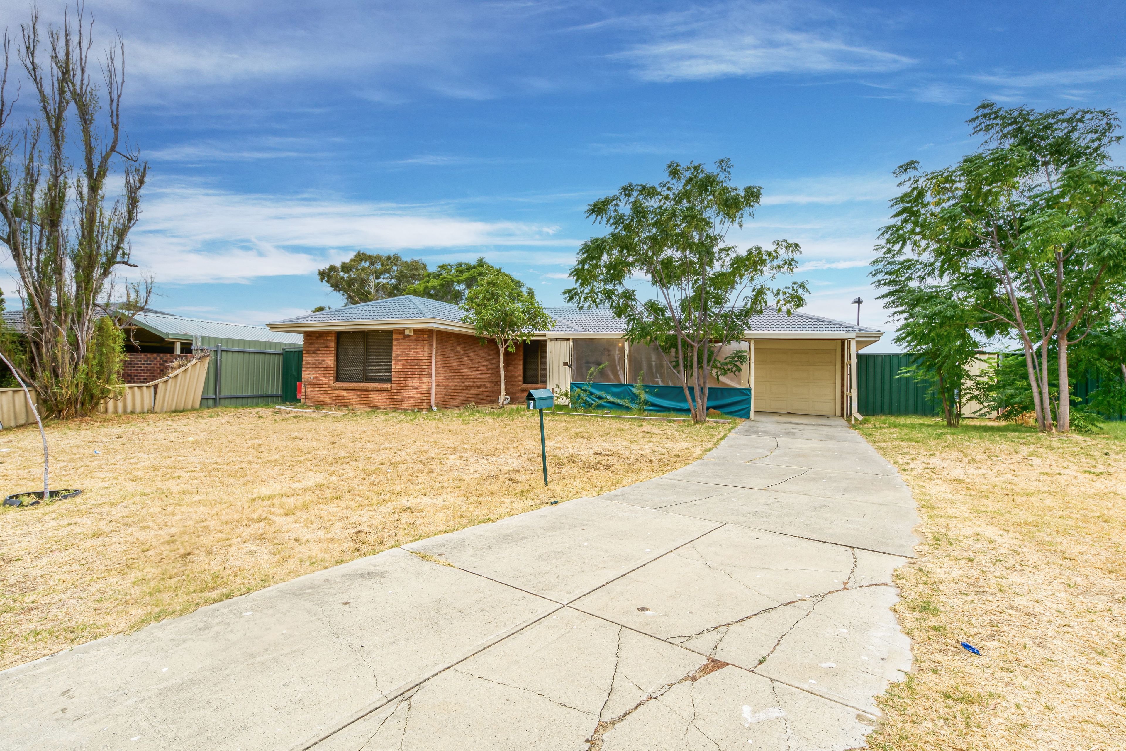 8 Camelot Place, Camillo WA 6111