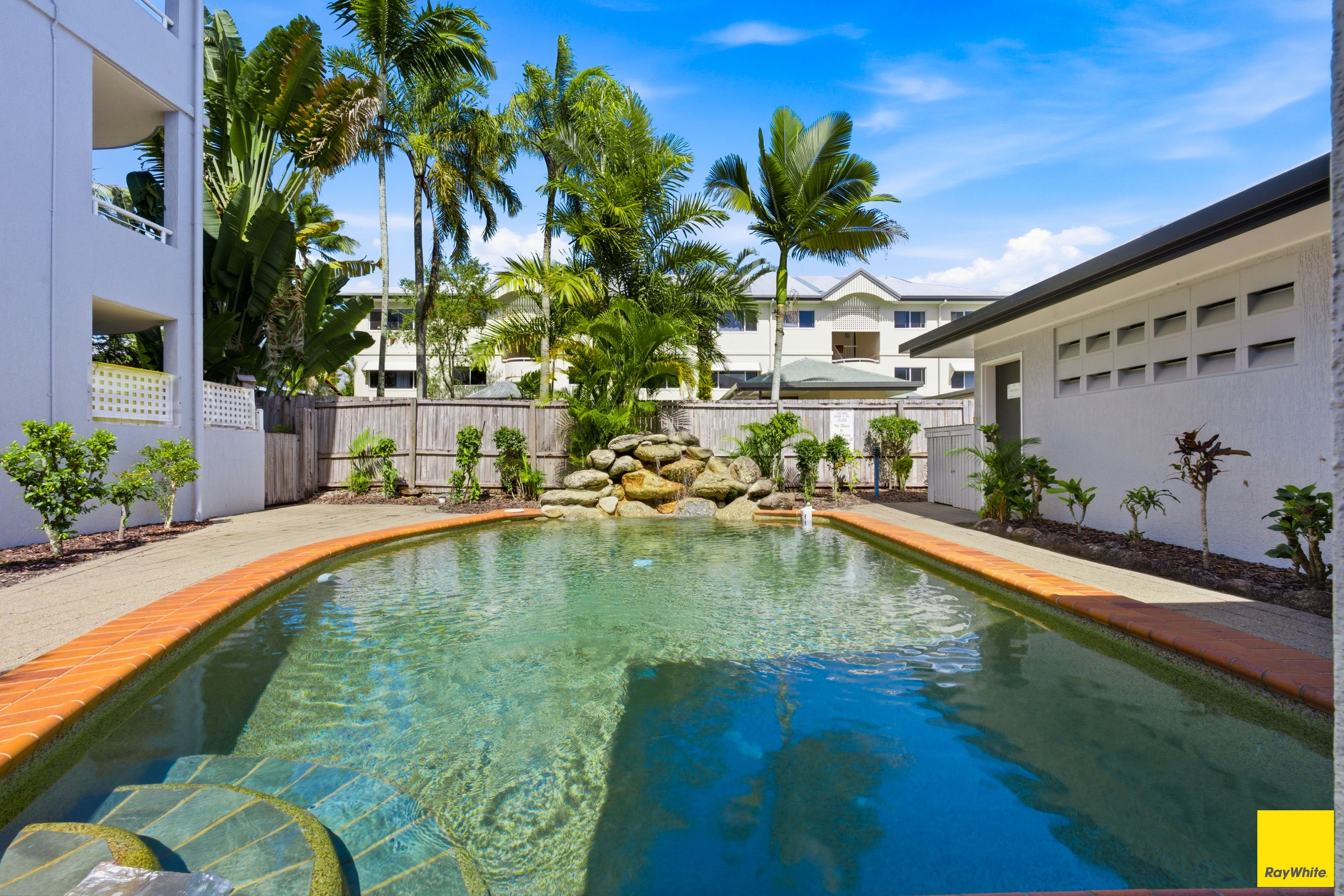 1/303-305 Lake Street, Cairns North, QLD 4870