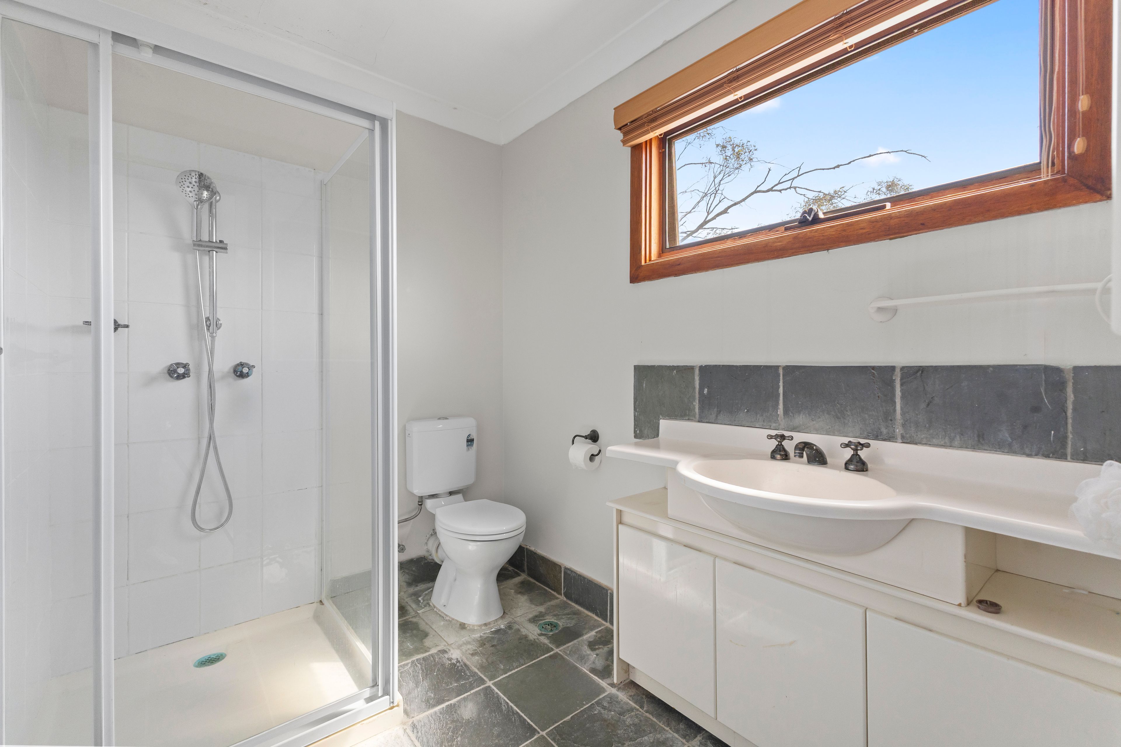 8 Hawkesbury Crescent — photo 14 of 17