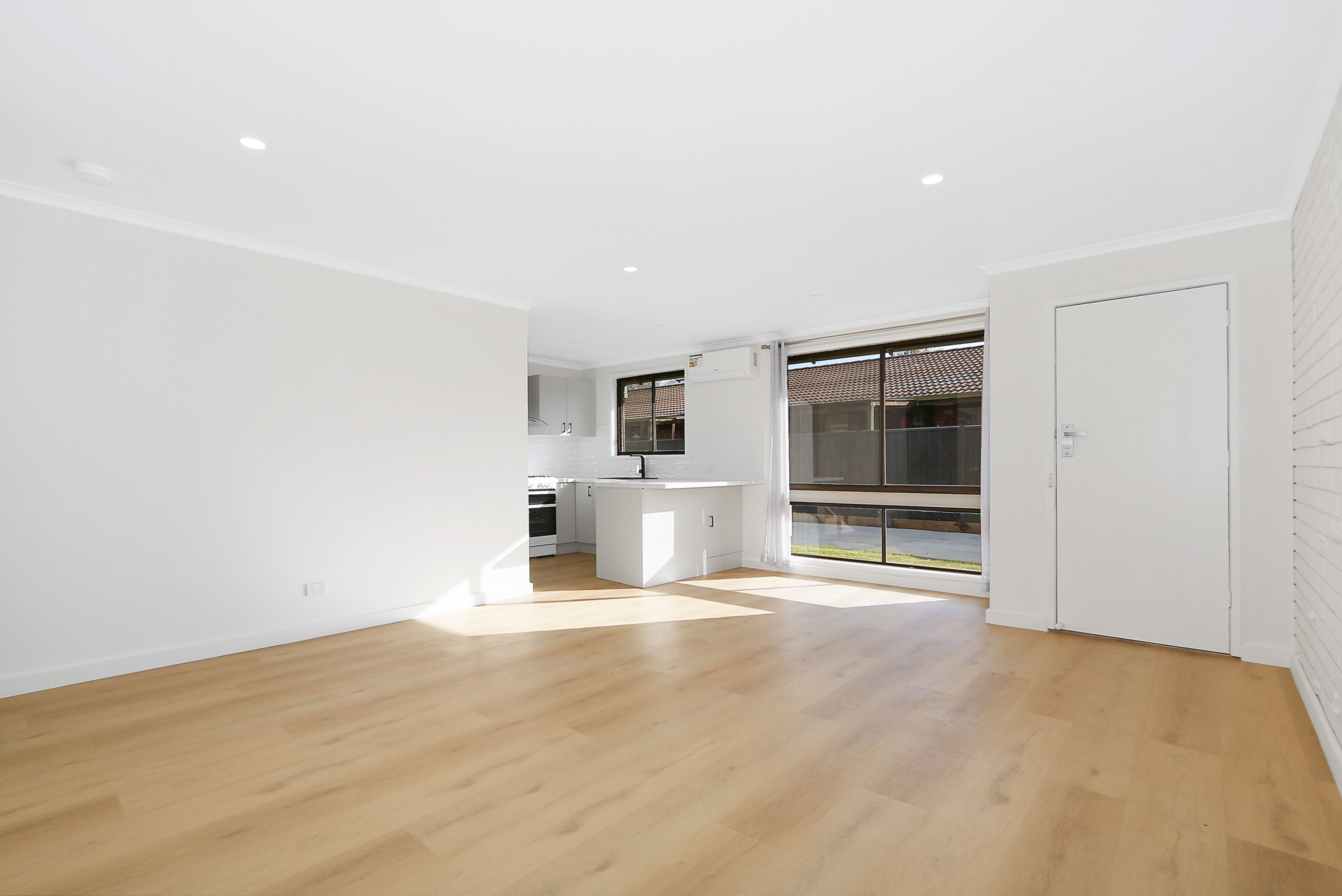2/945 Fairview Drive — photo 3 of 7