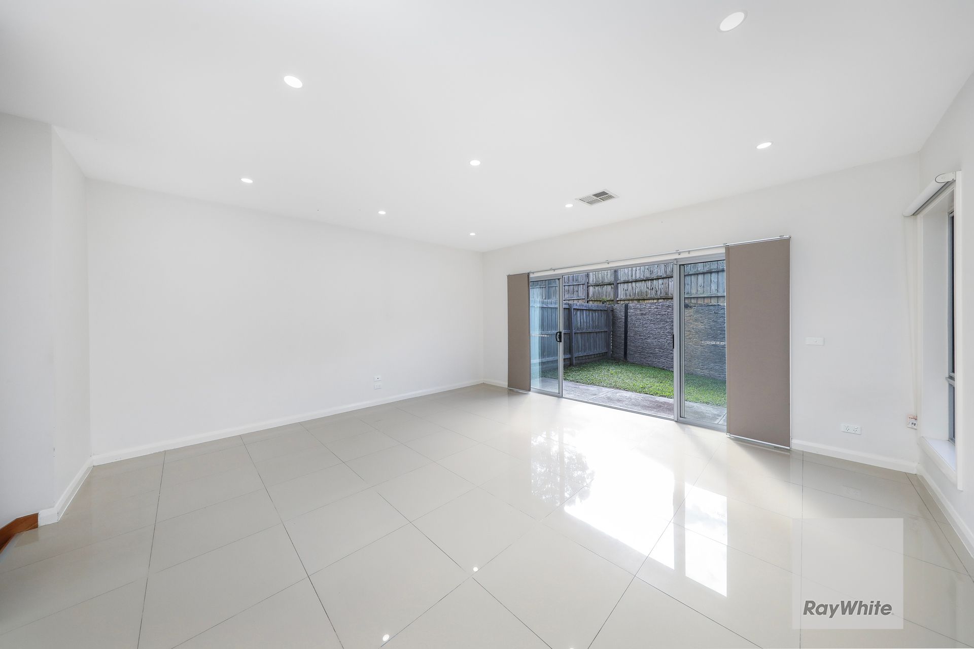 3/44 Trumpington Terrace — photo 3 of 14