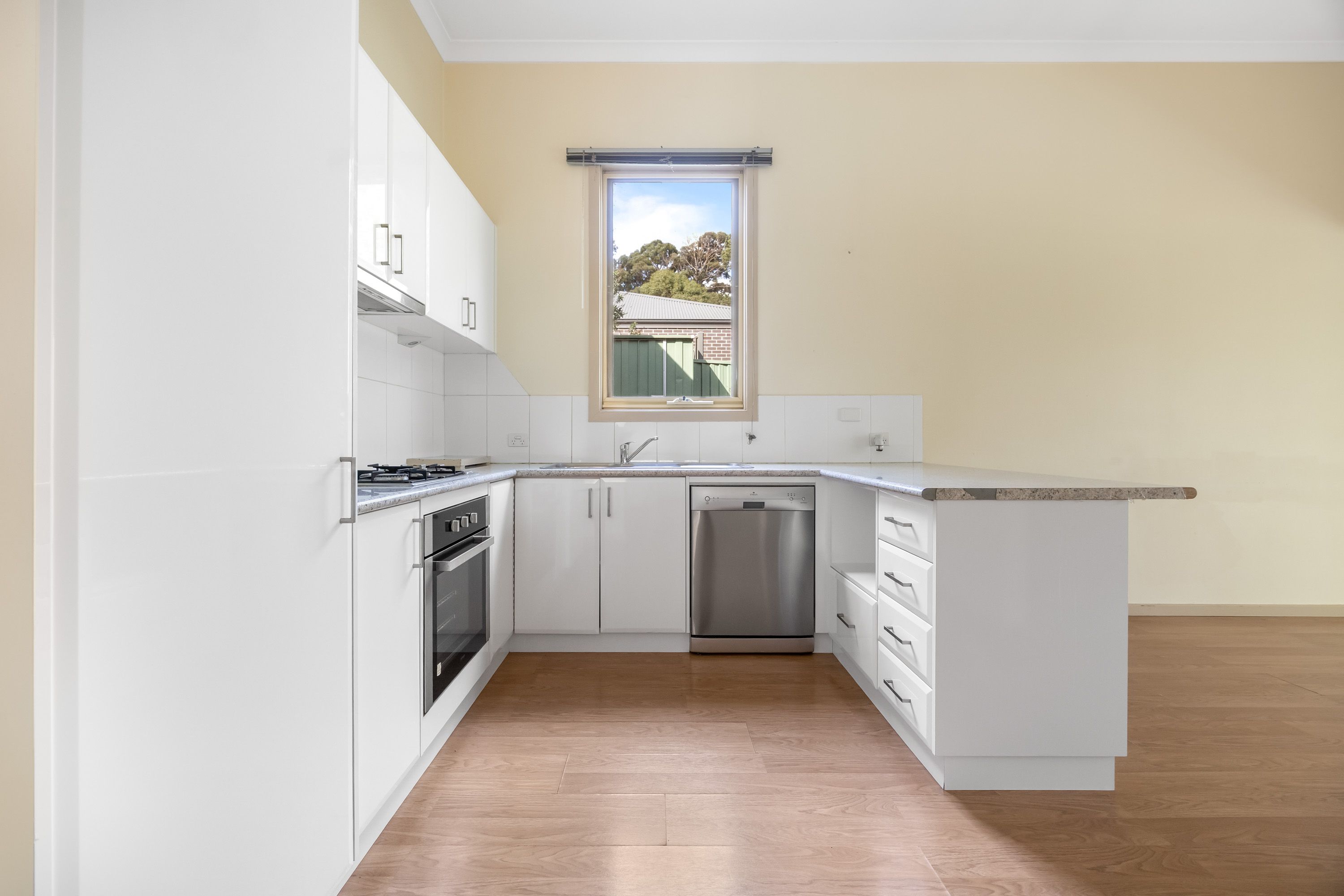 327 Richards Street — photo 6 of 12