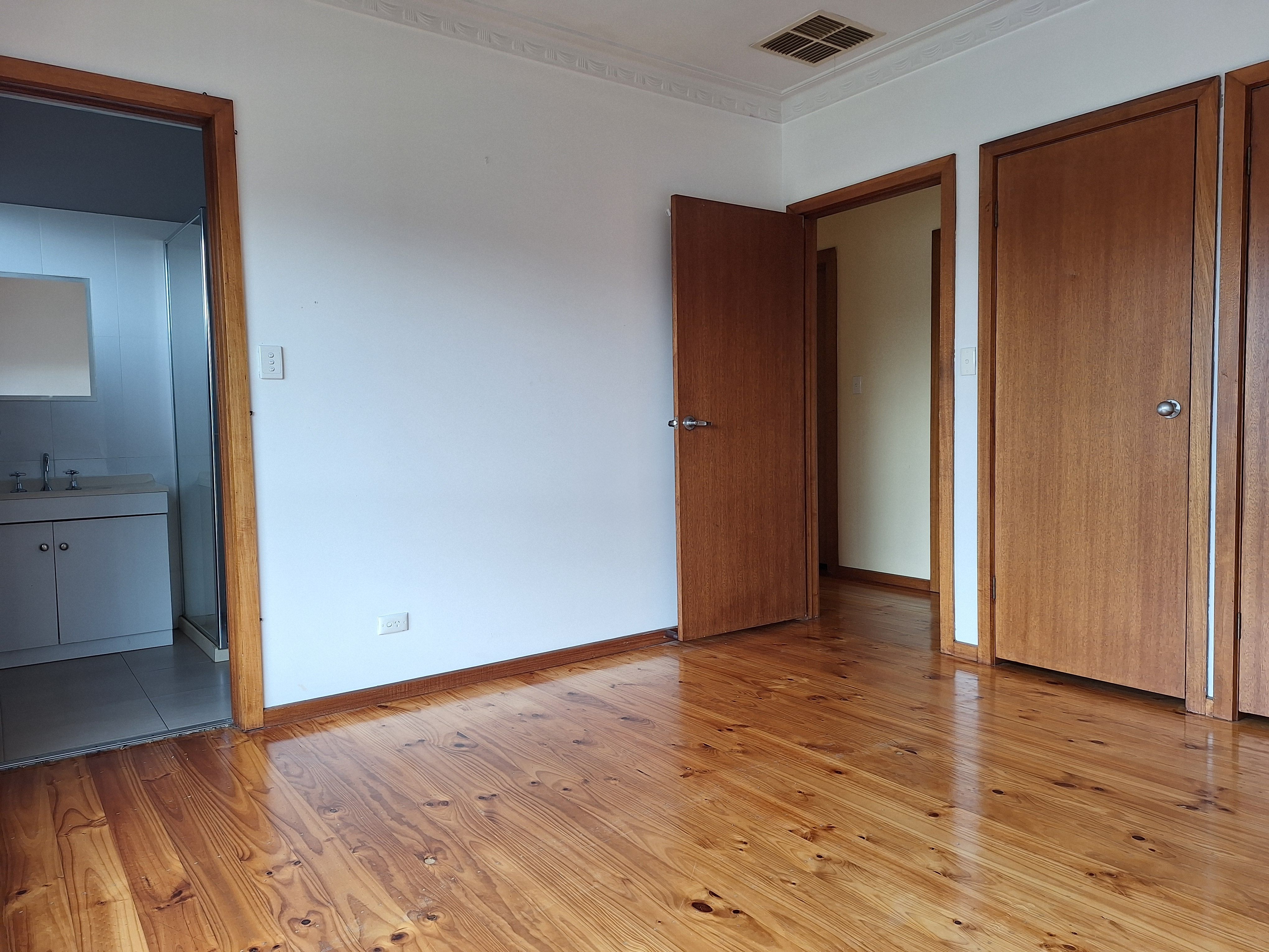 44 Parkstone Avenue — photo 9 of 16