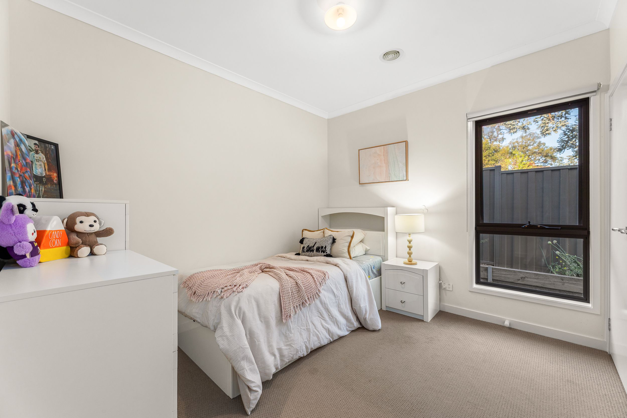 19 Edinburgh Road — photo 13 of 24