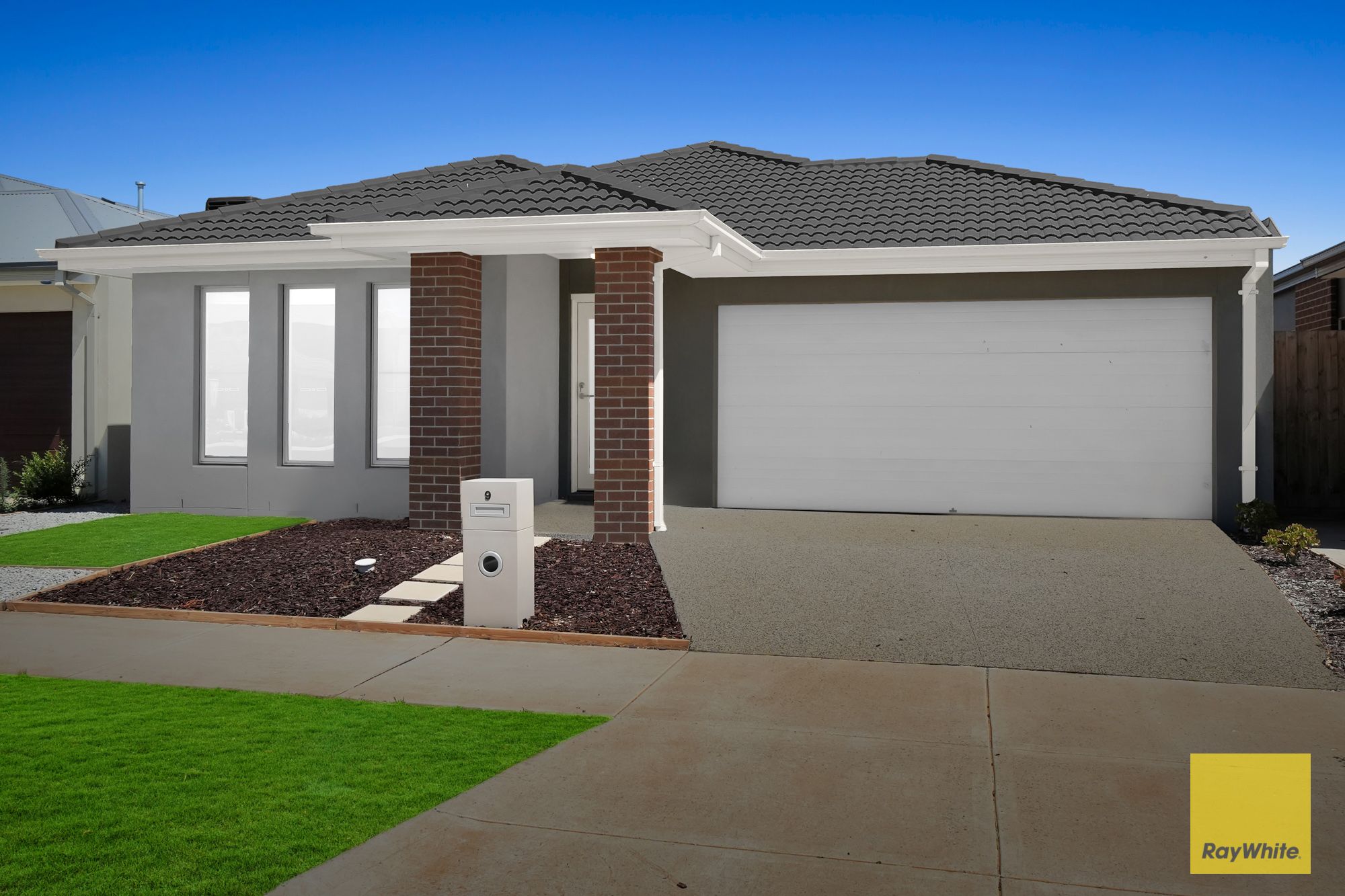 9 Harding Road, THORNHILL PARK, VIC 3335