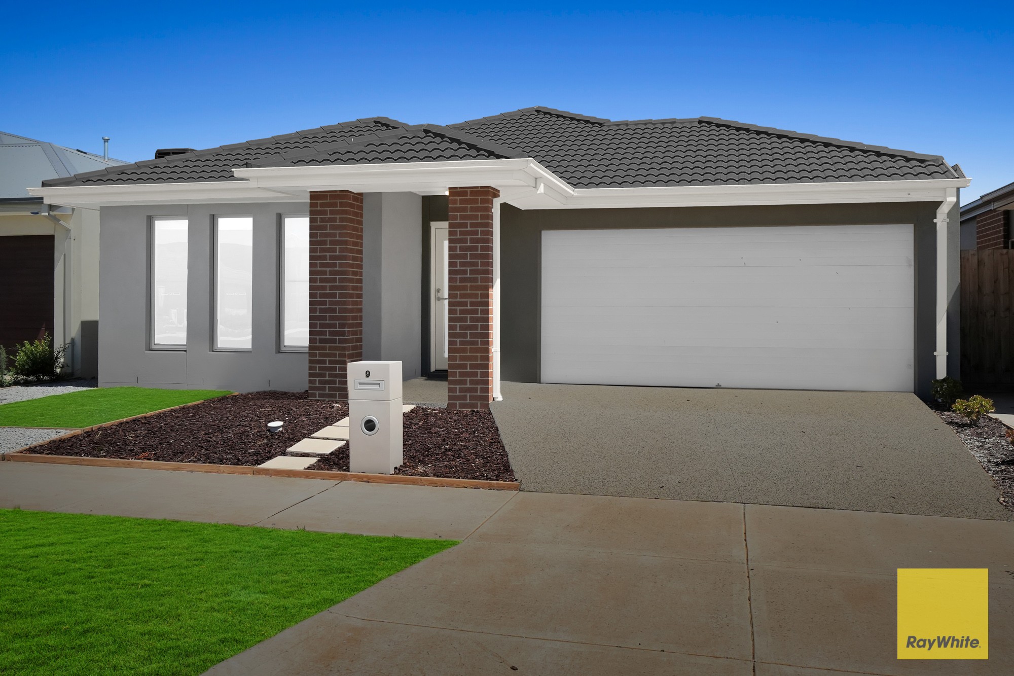 9 Harding Road, THORNHILL PARK, VIC 3335