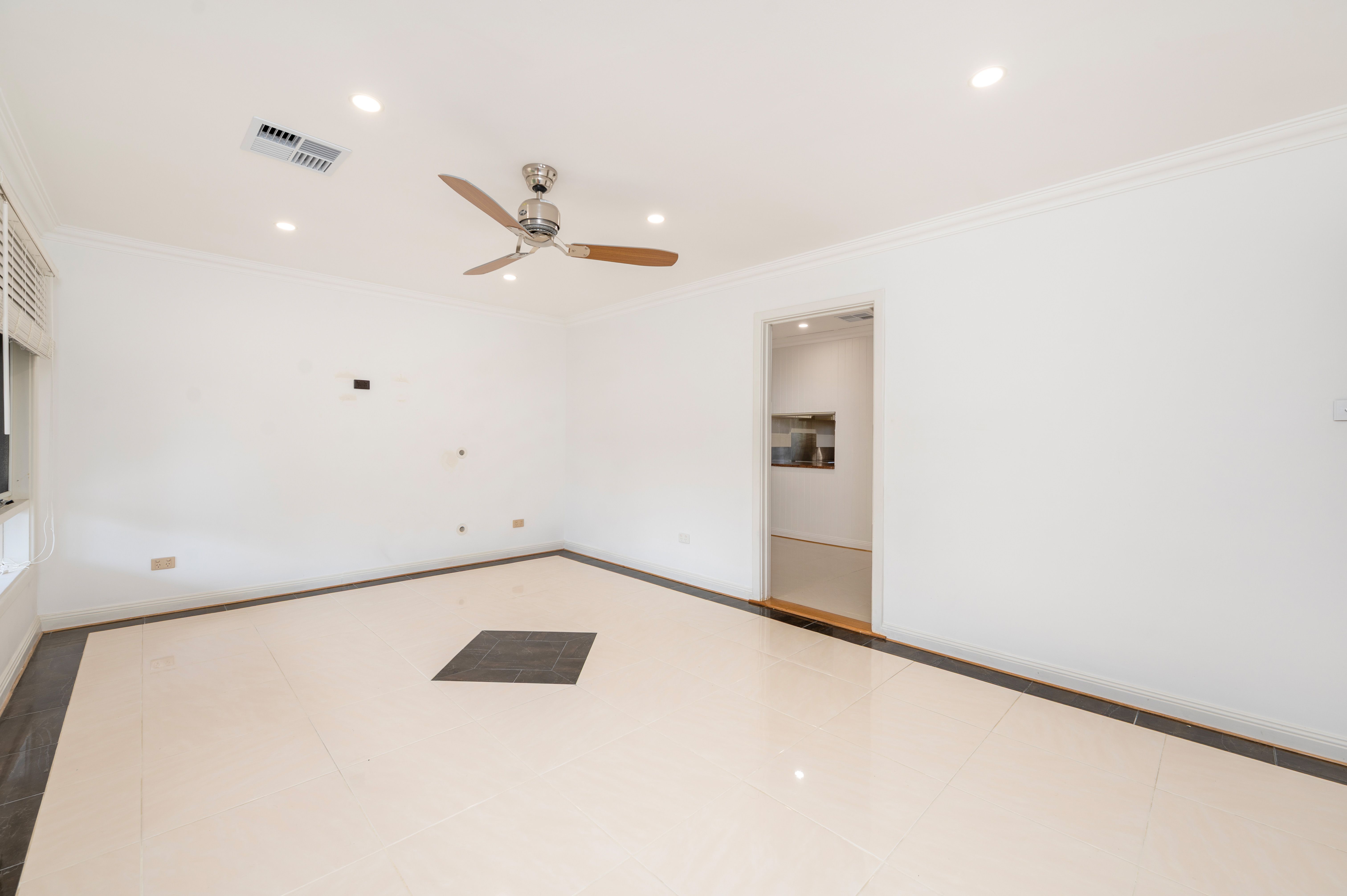 21 Lauder Street — photo 4 of 17