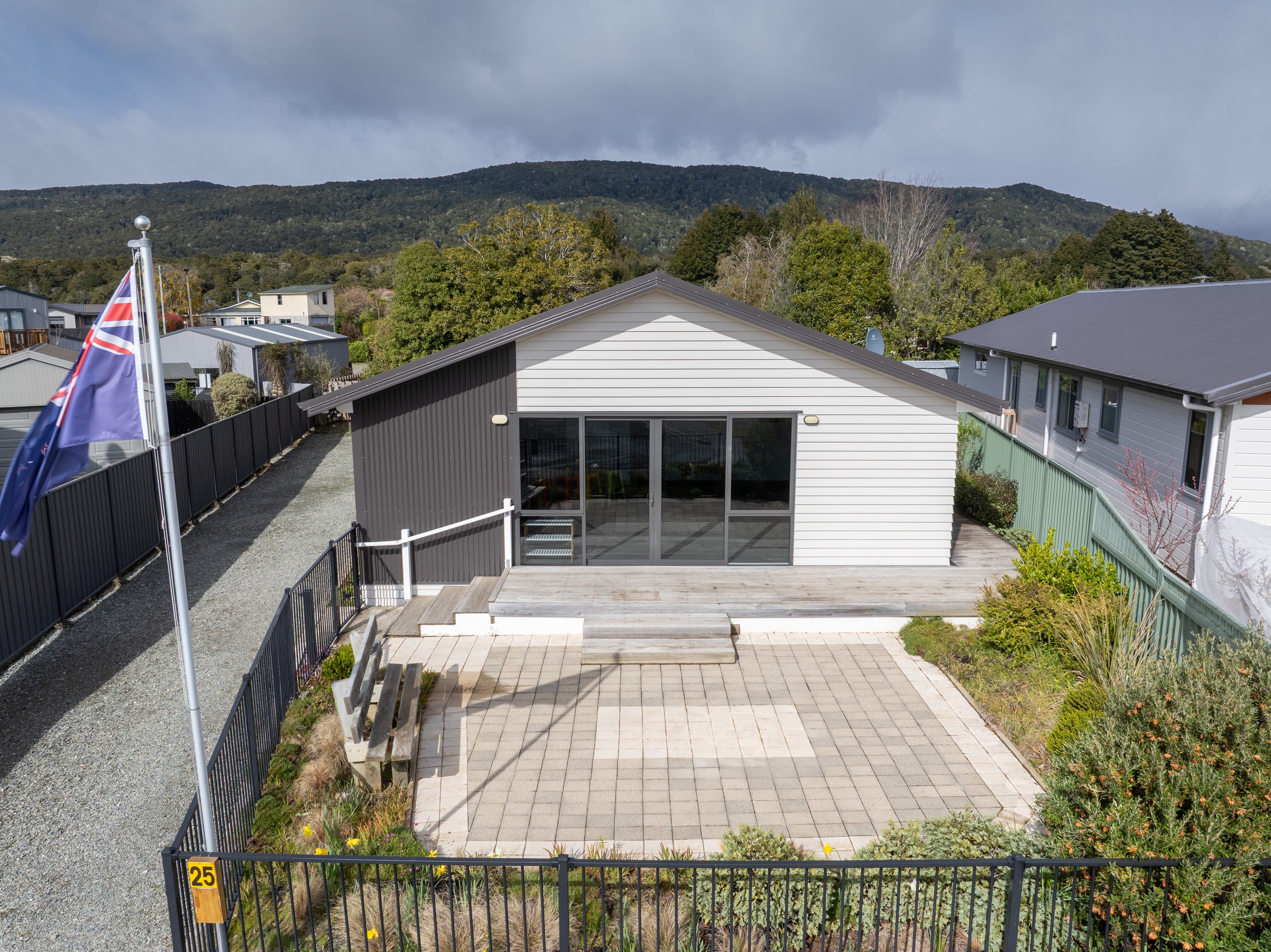 25 Motu-Au Close, Manapouri, Southland District