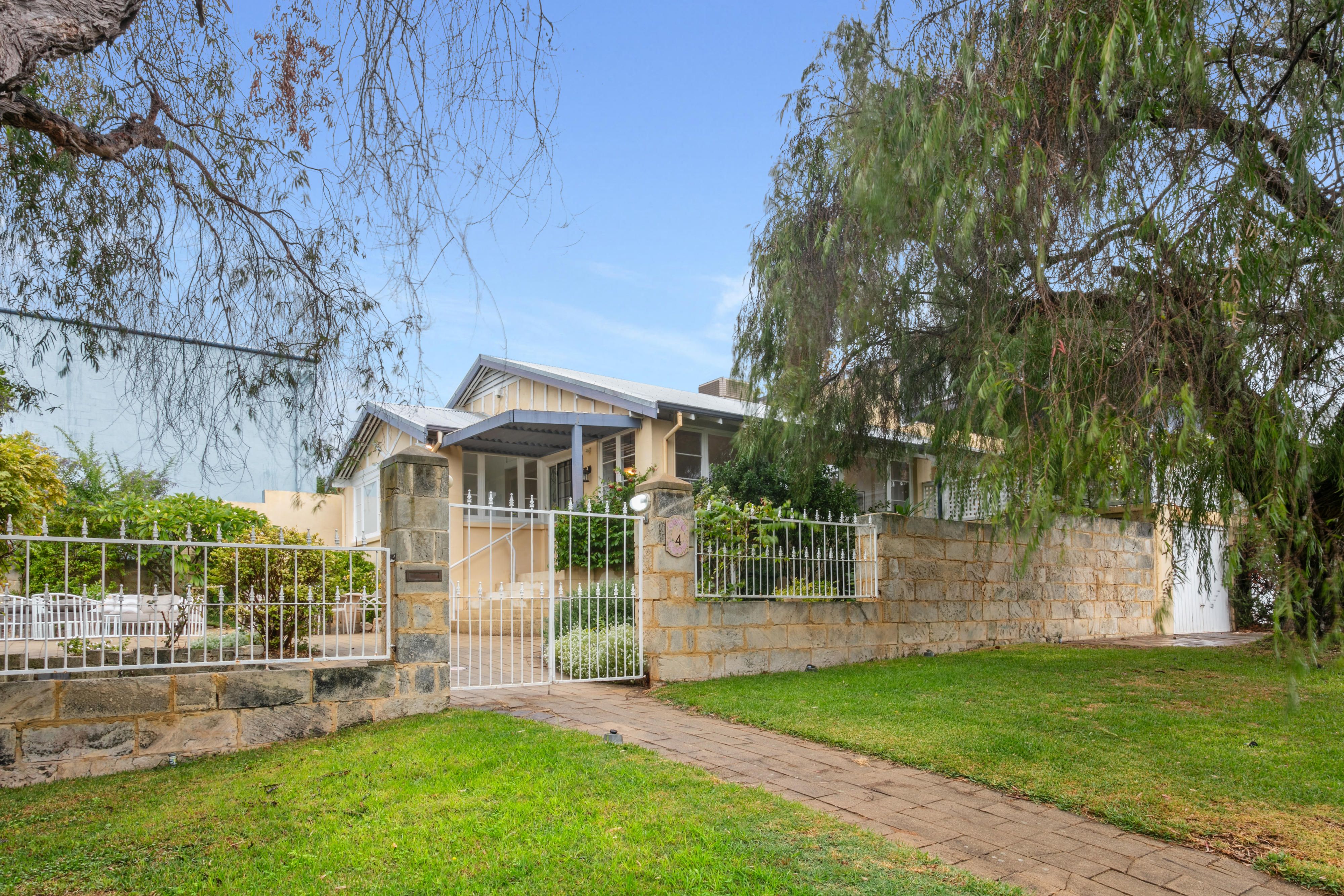 4 Chamberlain Street, Cottesloe, WA 6011