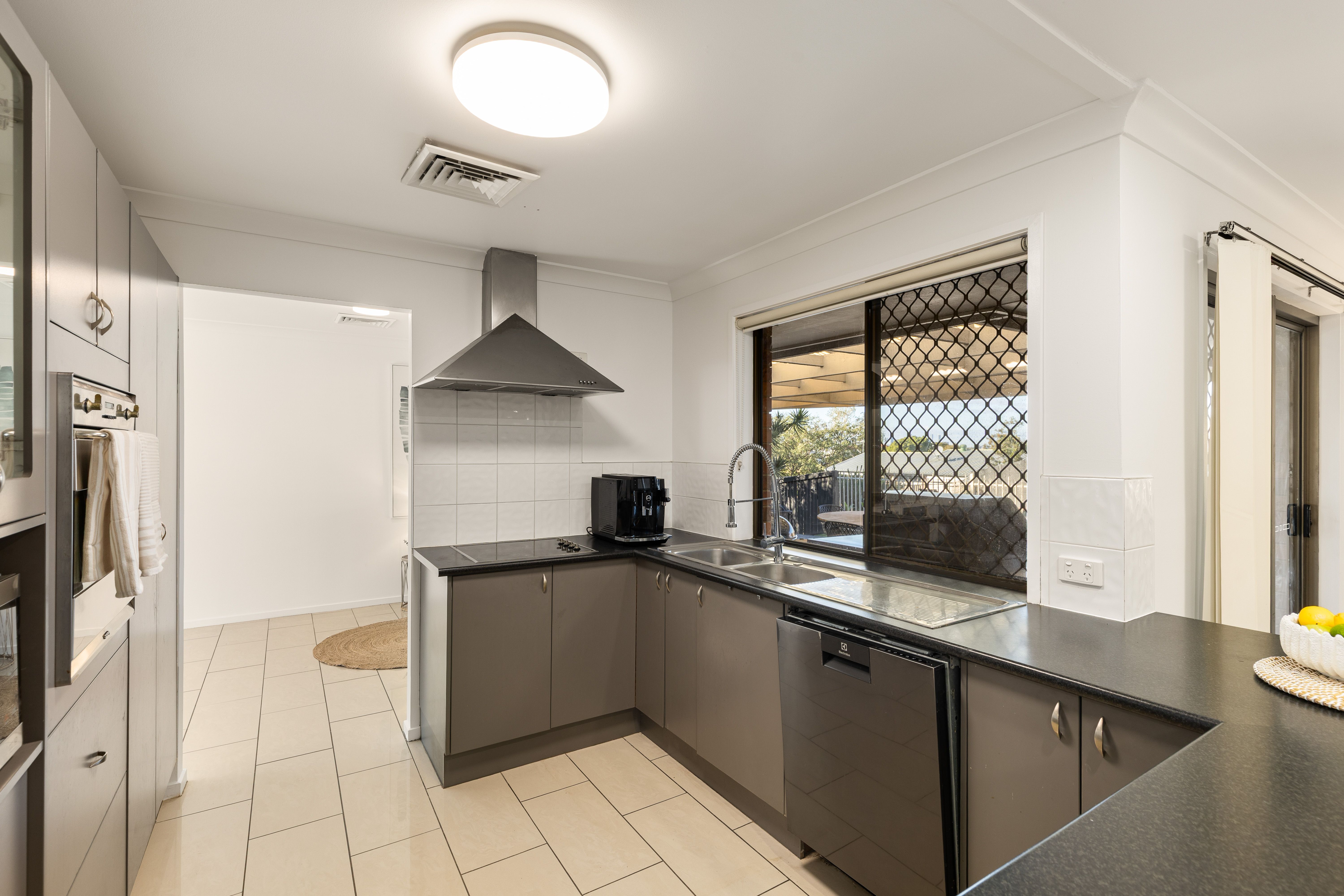 28 Ballinderry Street — photo 8 of 16