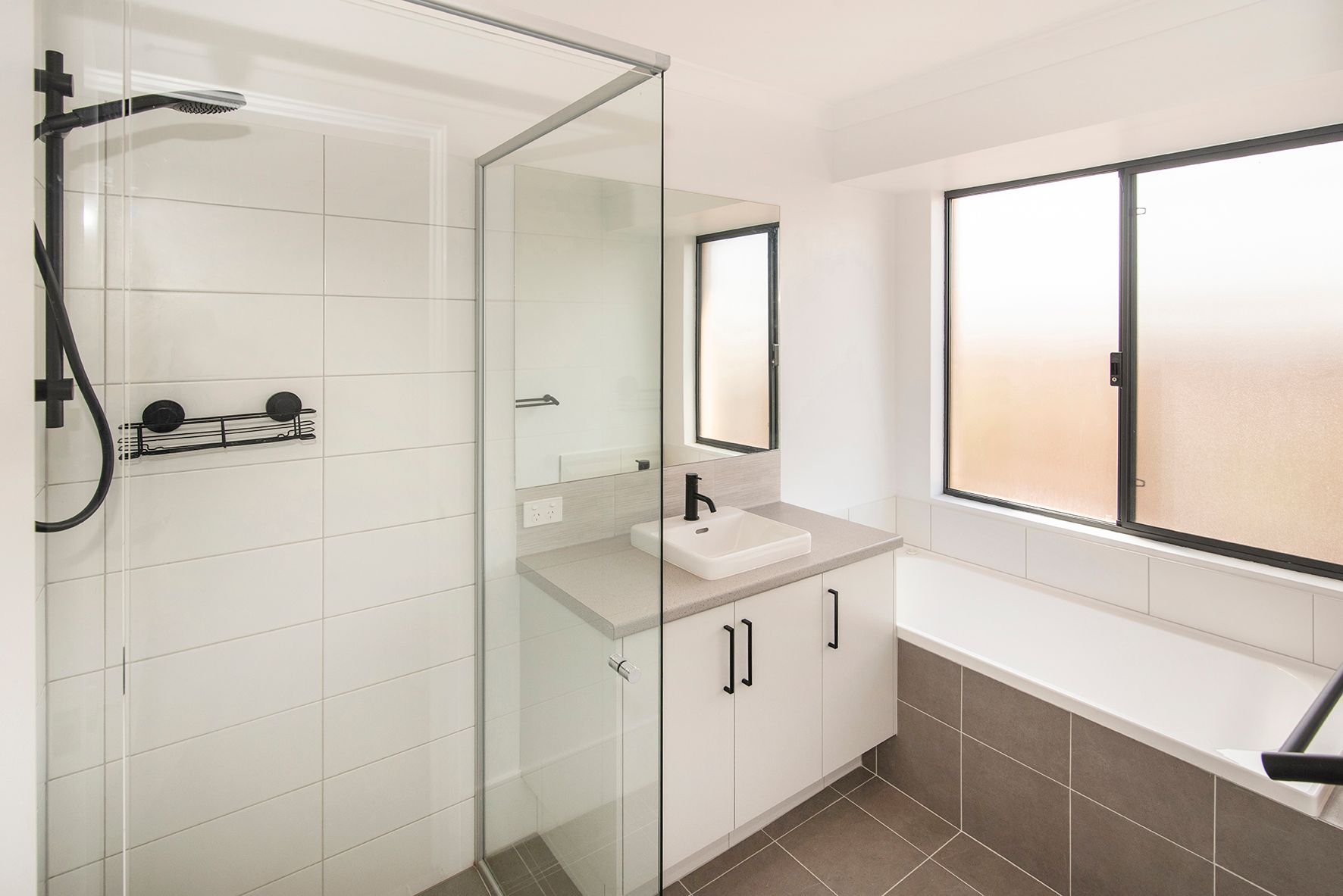 4 Maclaren Crescent — photo 14 of 15