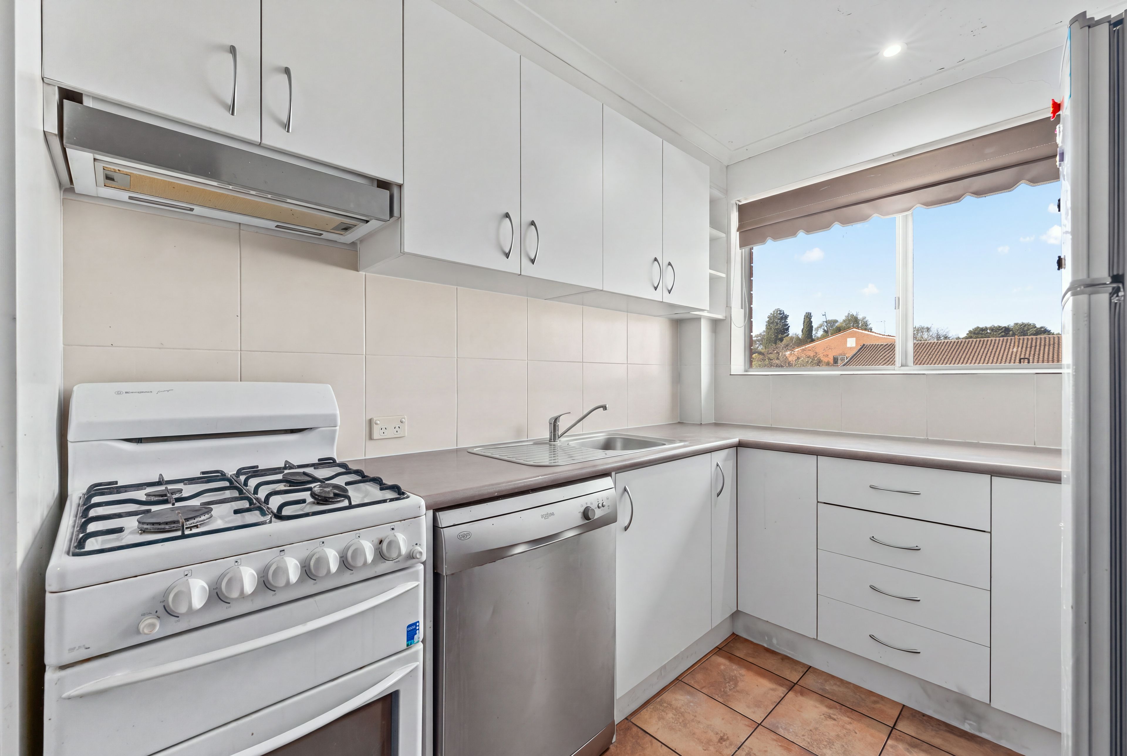23/56 Trinculo Place — photo 4 of 9