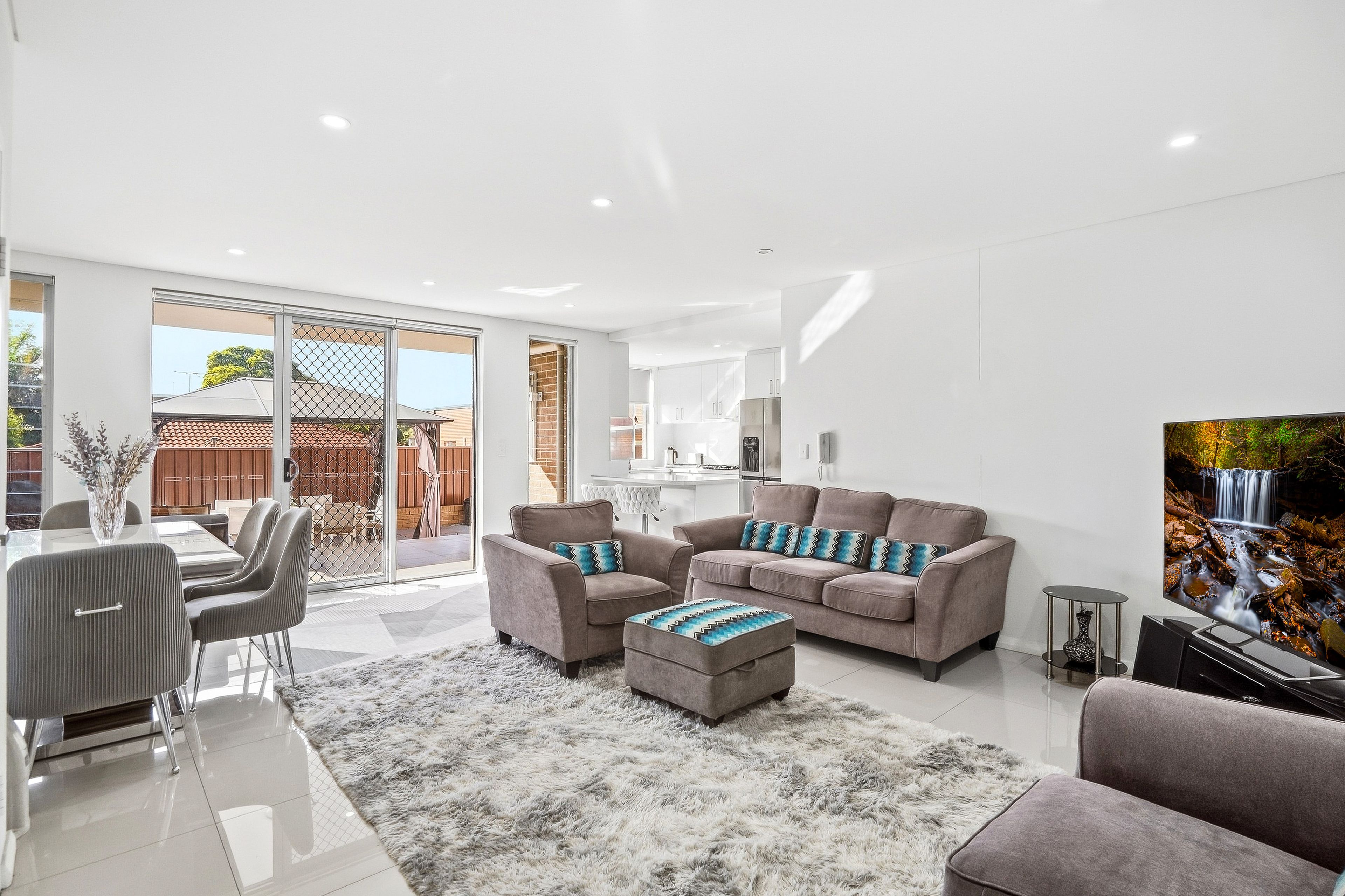 2/66-68 Lawrence Street — photo 3 of 19