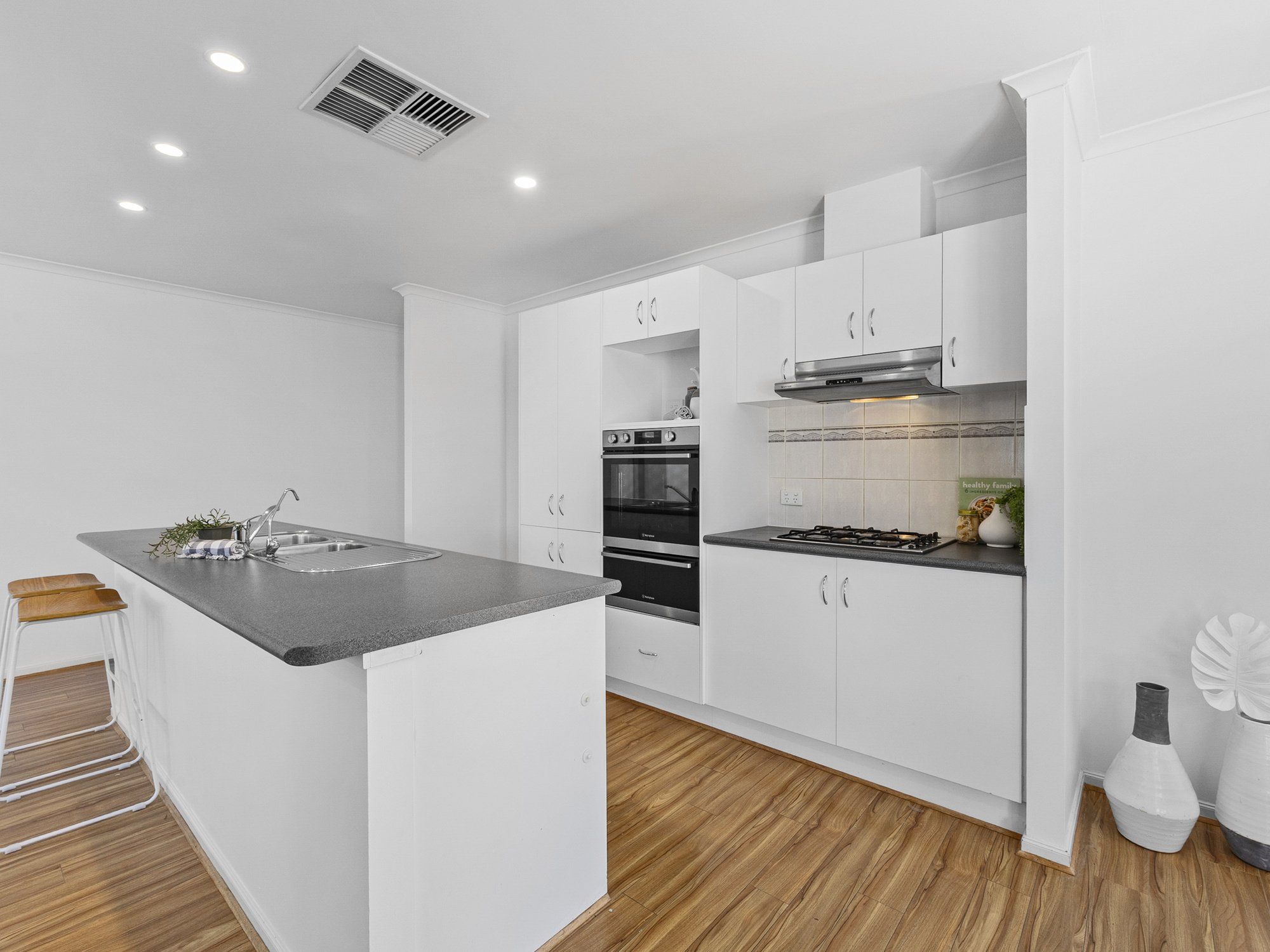 10 Mornington Place — photo 7 of 18
