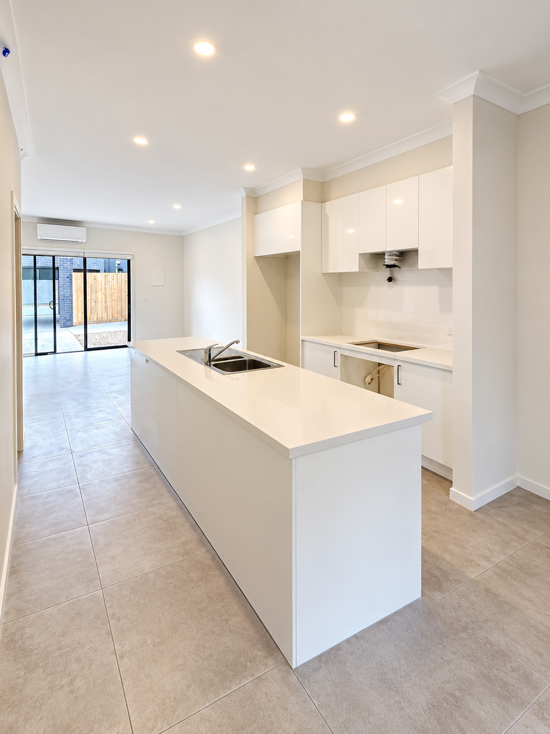4/304 The Lakes Boulevard, South Morang, VIC 3752