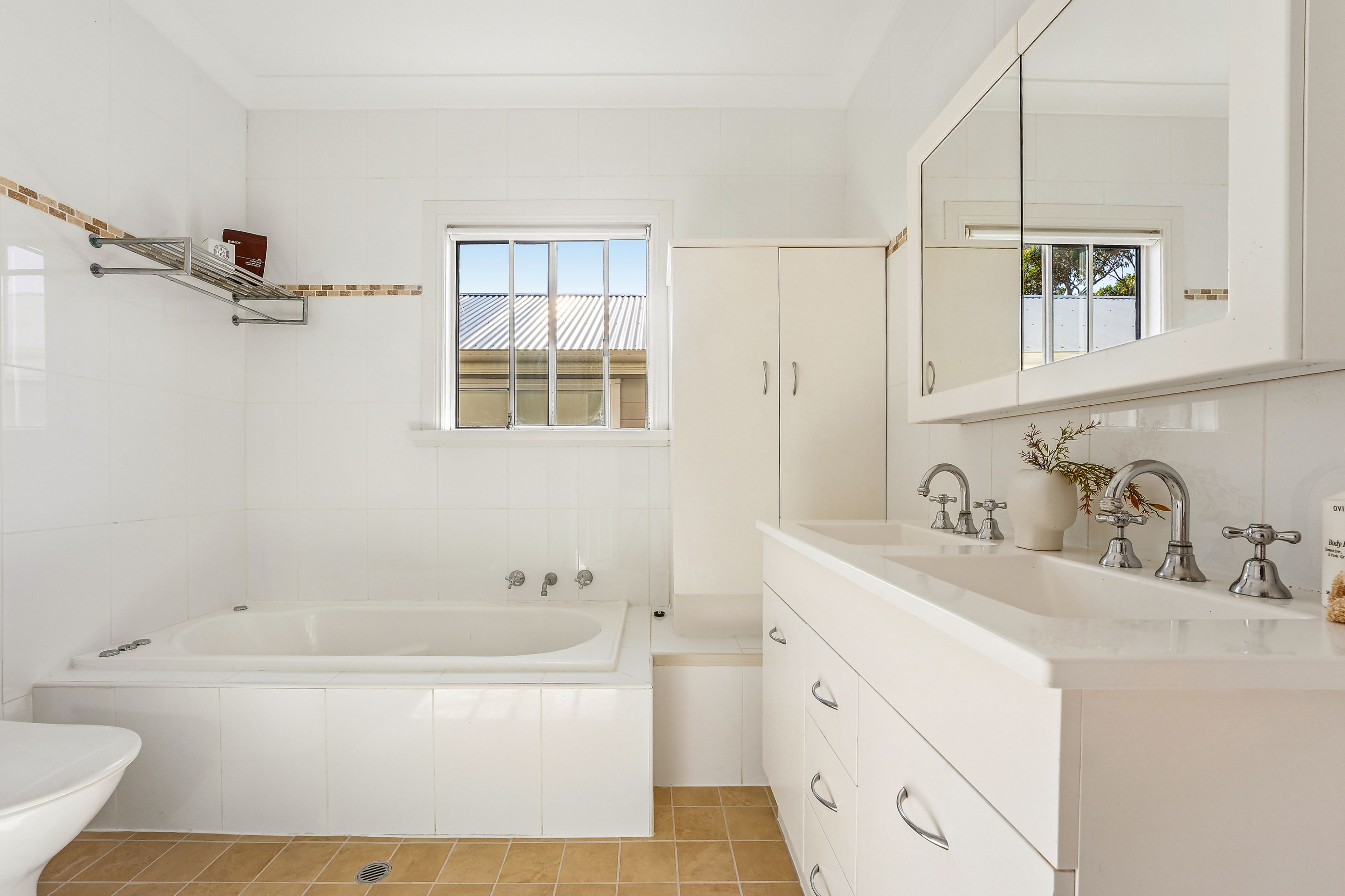 54 Clyde Street — photo 10 of 11