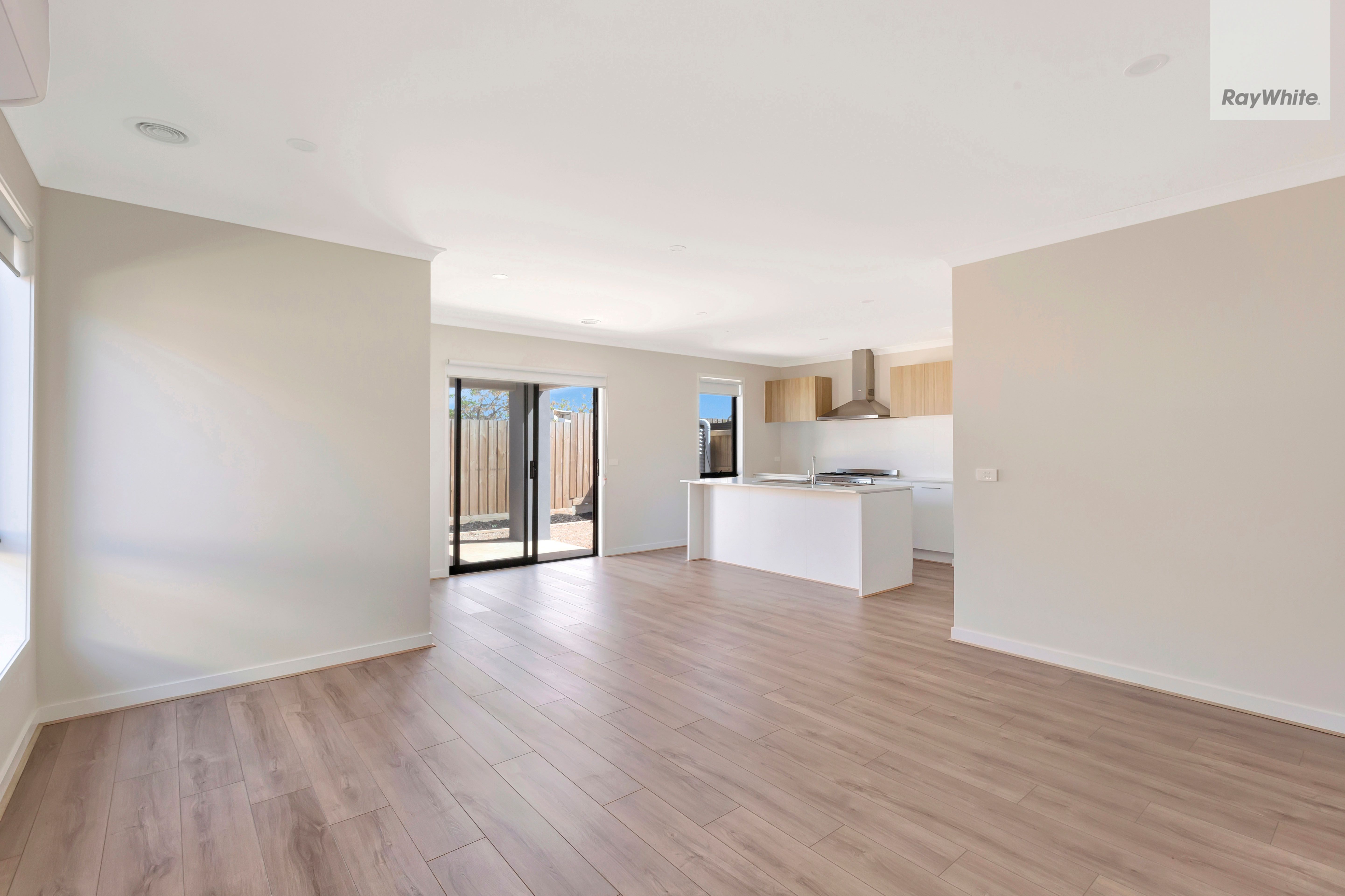 33 Potala Avenue — photo 4 of 12