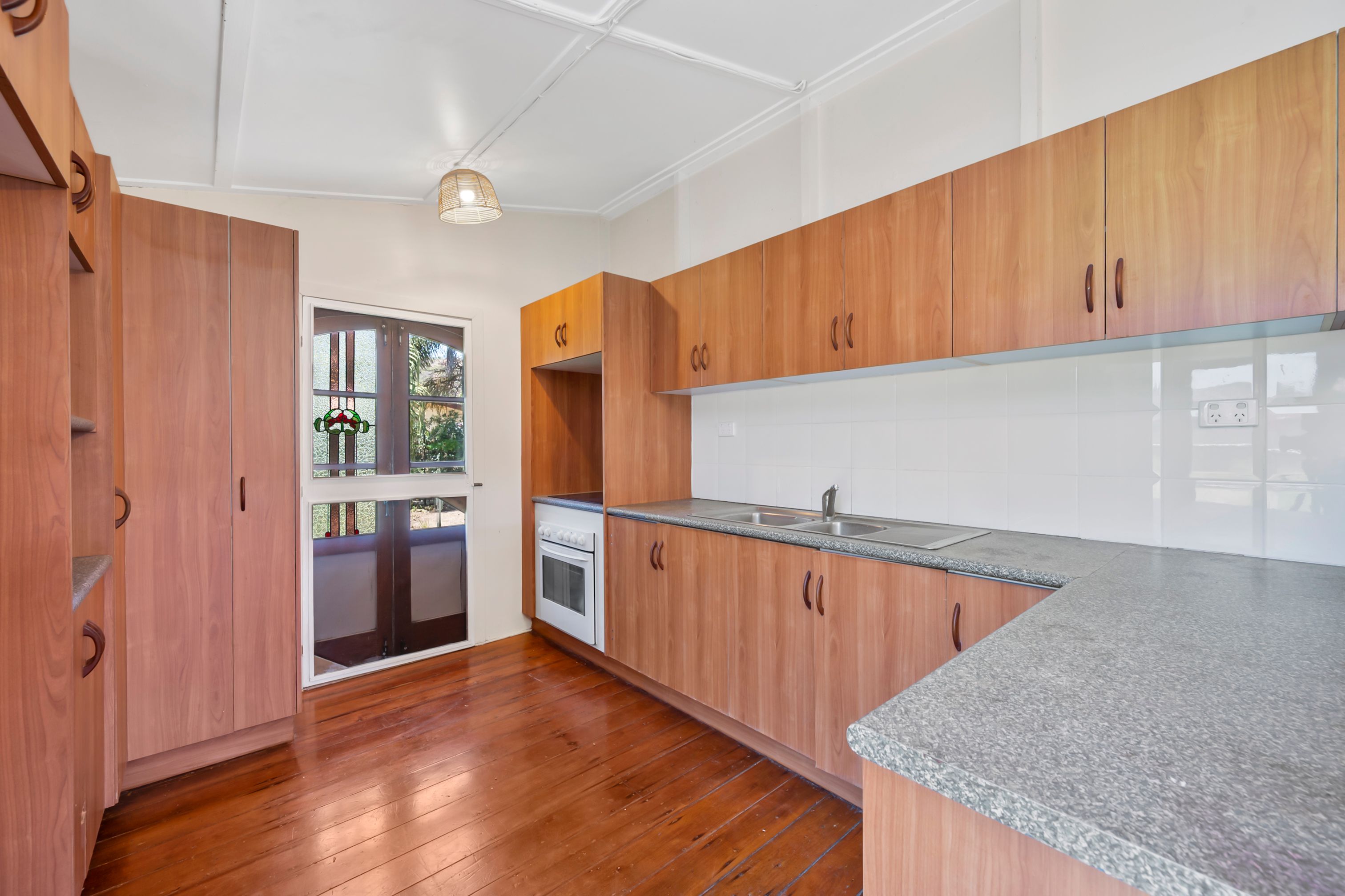 6 Castling Street, West End, QLD 4810