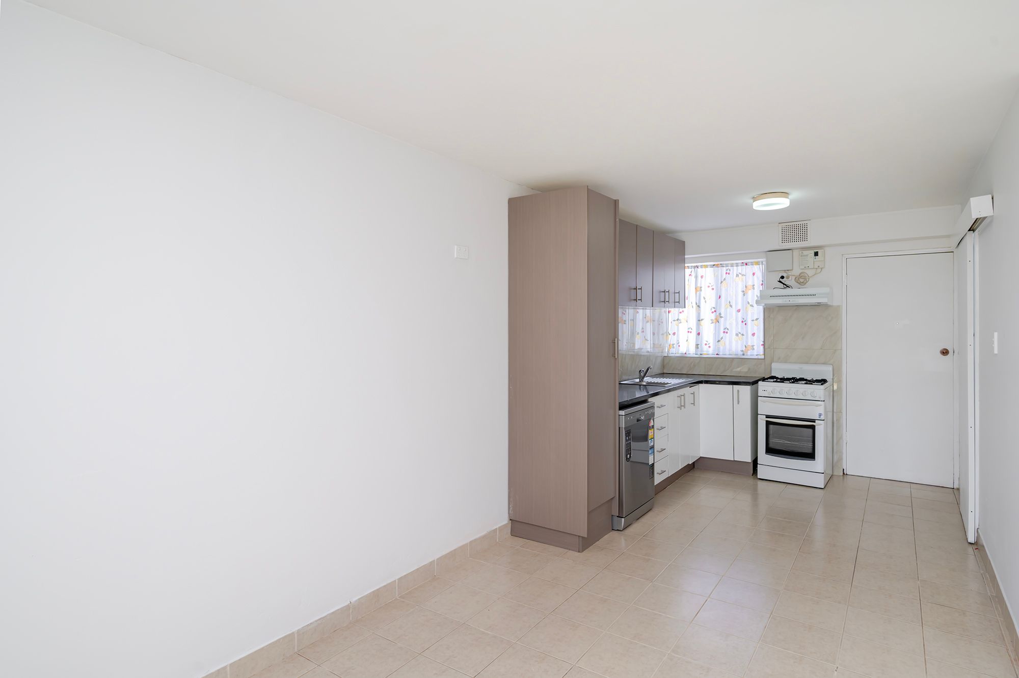 1/5 Welshpool Road, St James, WA 6102