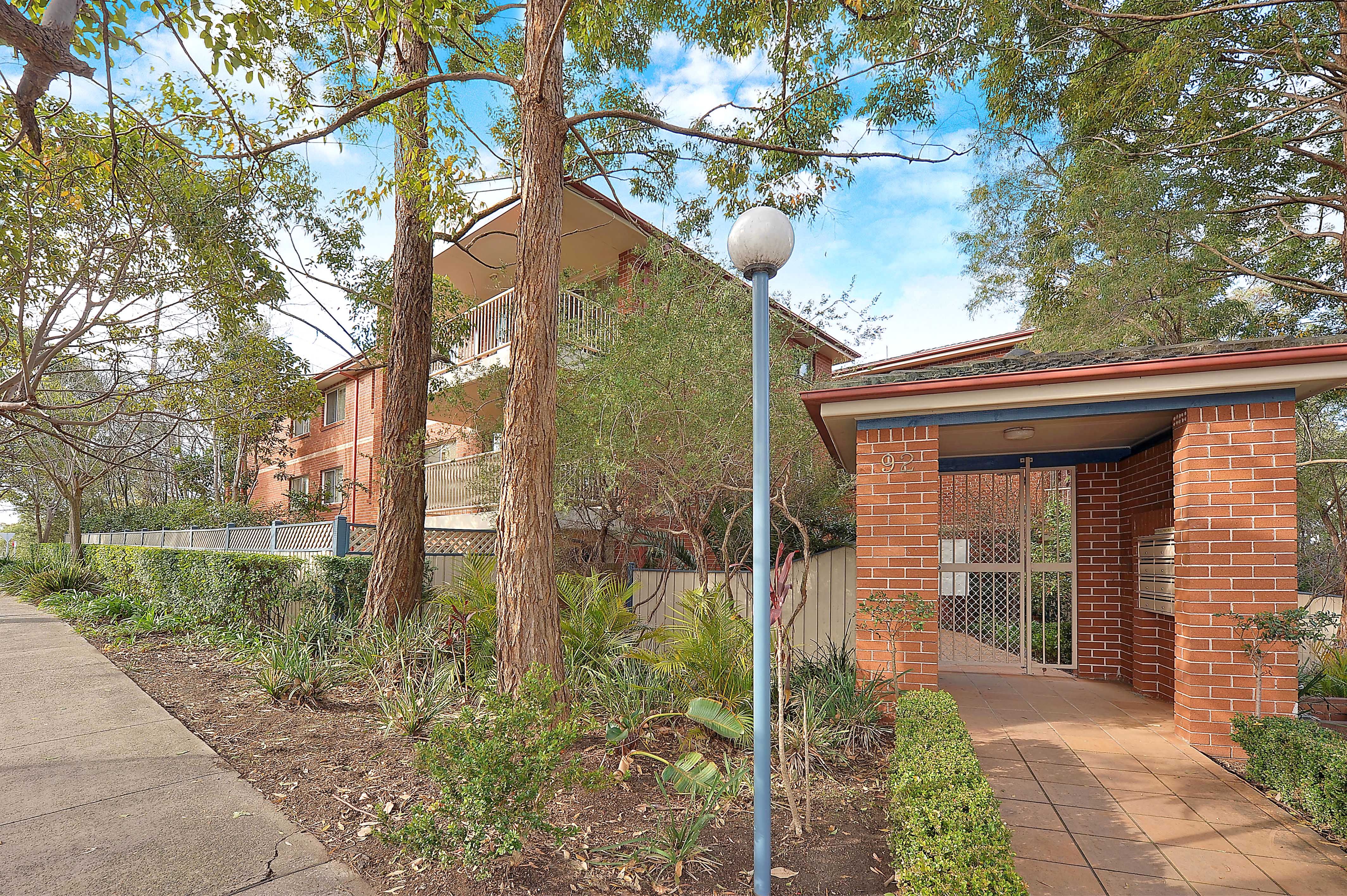 2/92 Hunter Street, Hornsby, NSW 2077
